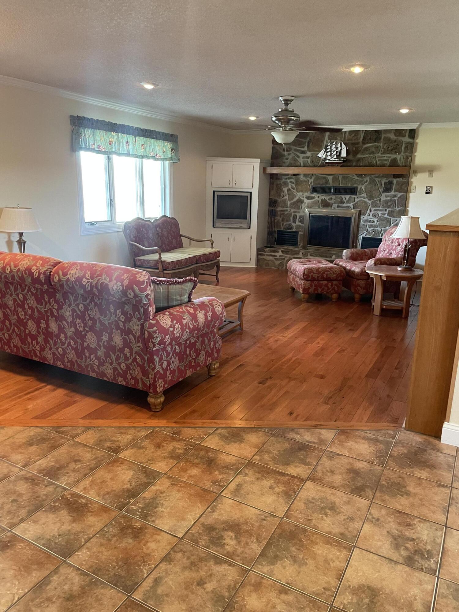 Photo 9 - Residential for sale – 15017  Farm Road 2010   Verona, MO