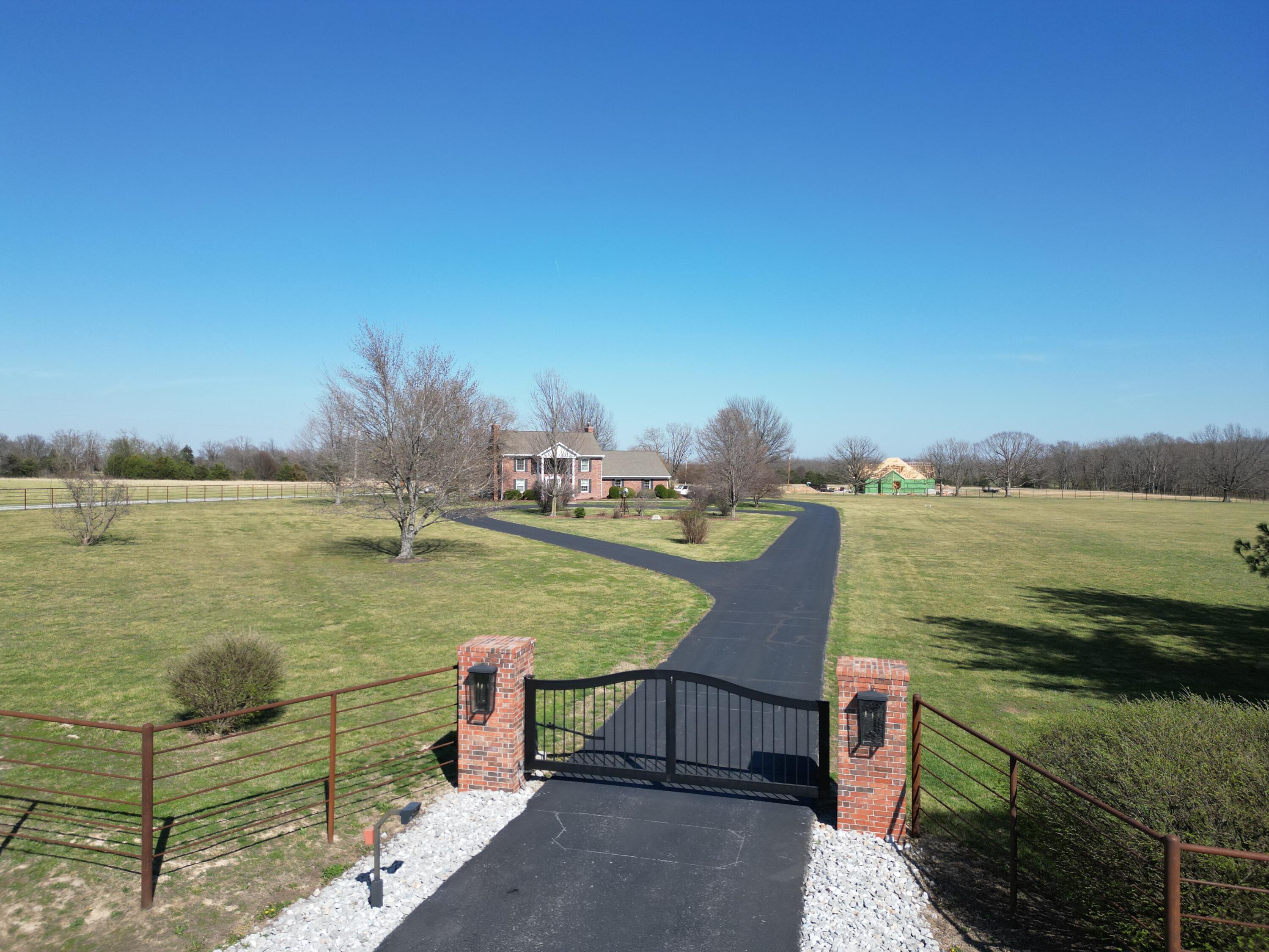 Photo 7 - Residential for sale – 13660  Farm Road 1090   Cassville, MO