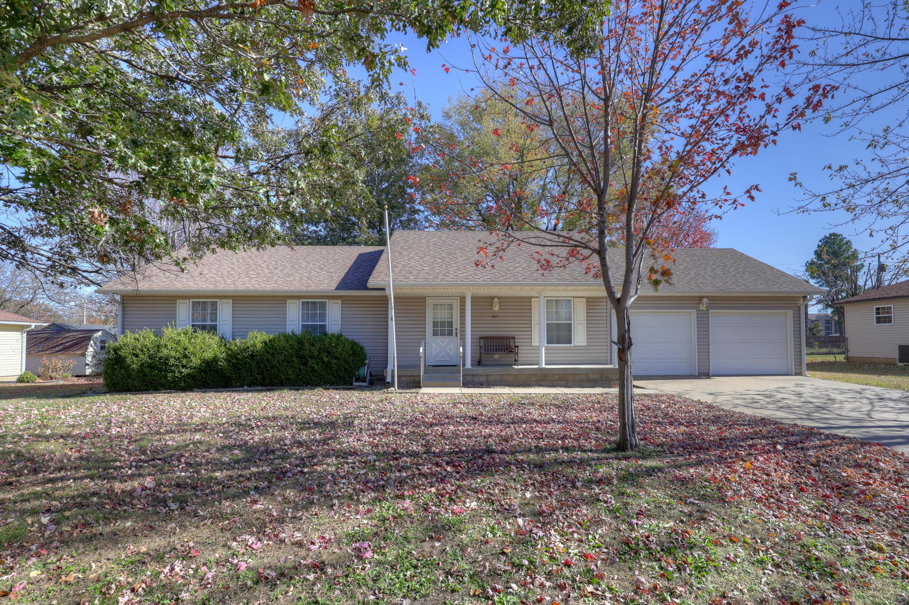 Photo 2 - Residential for sale – 1411  Gold Stream Drive  Webb City, MO