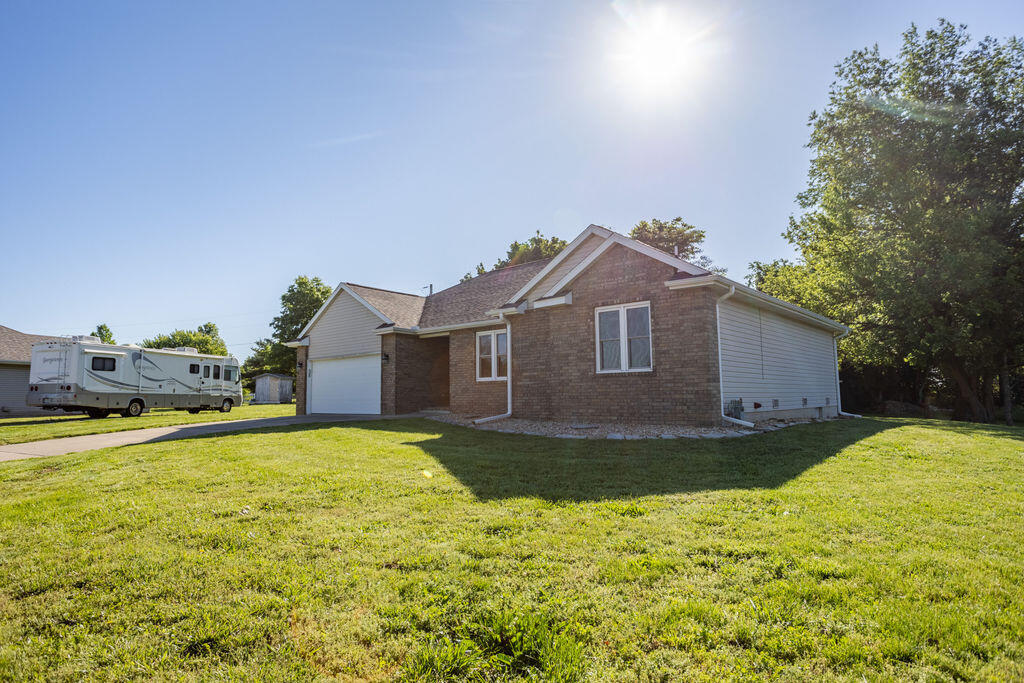 Photo 3 - Residential for sale – 1502 S 17th Avenue  Ozark, MO