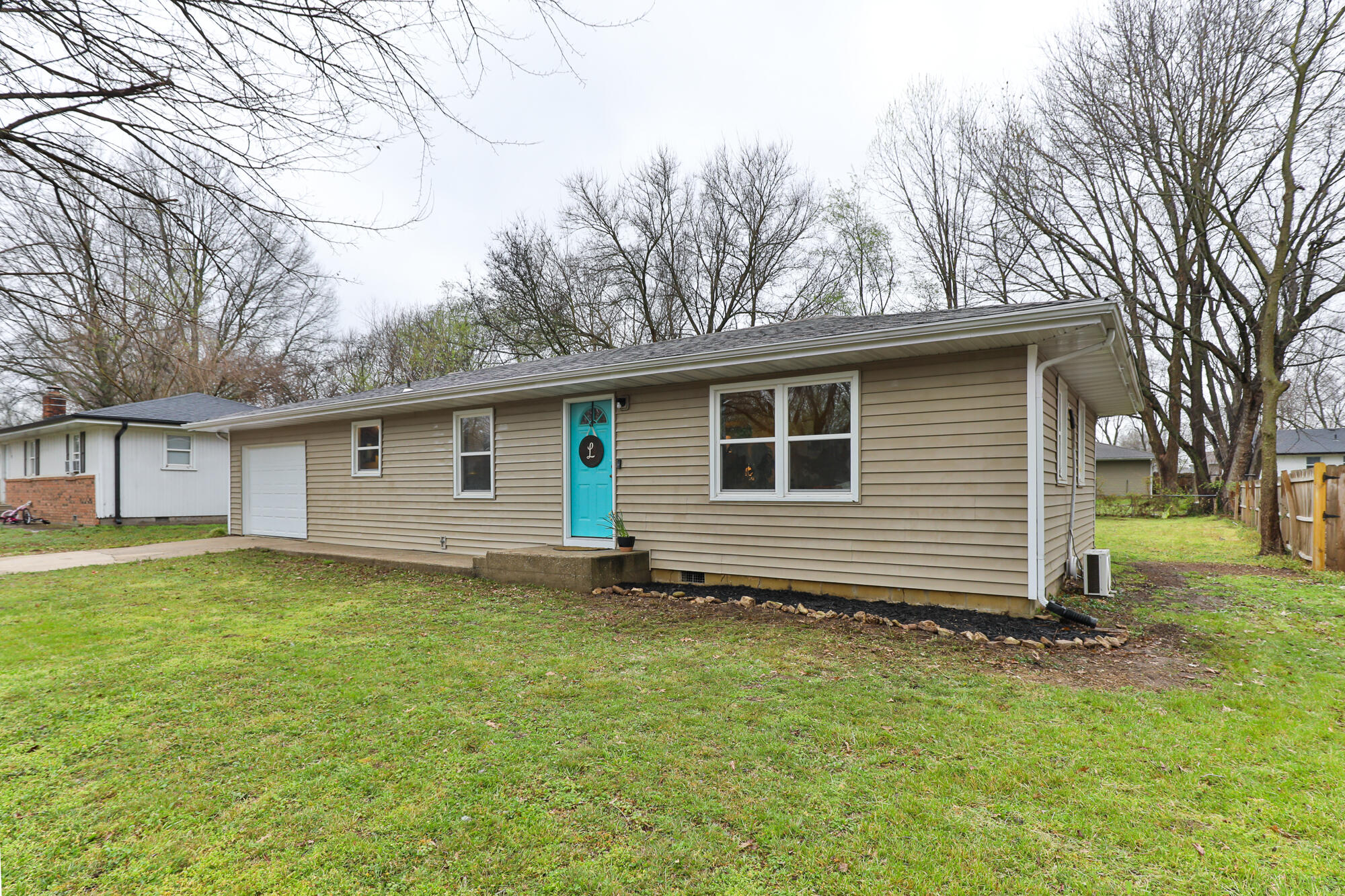 Photo 2 - Residential for sale – 1111 S Martin Avenue  Bolivar, MO