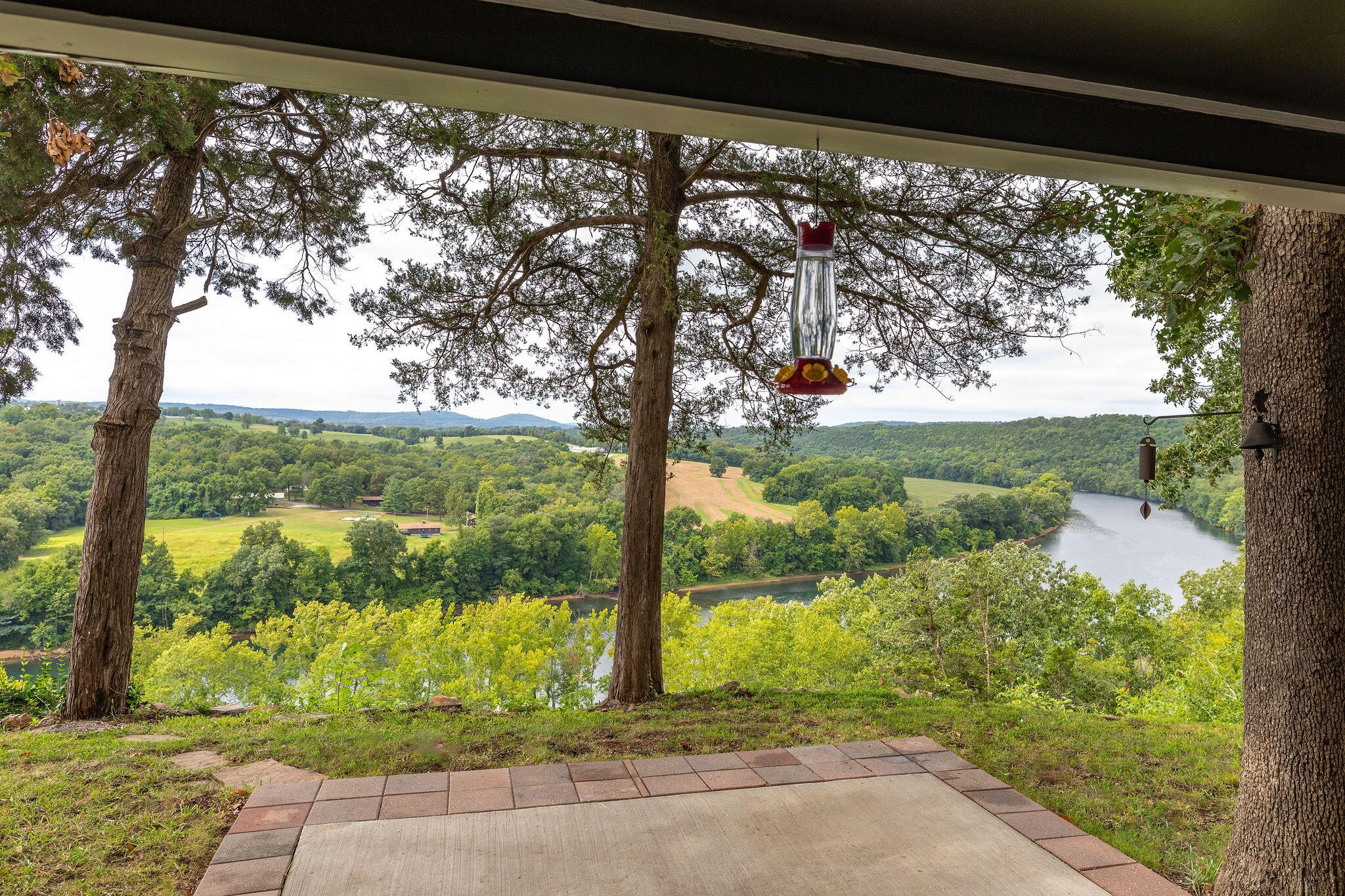 Photo 3 - Residential for sale – 1004  Cliff Drive  Branson, MO