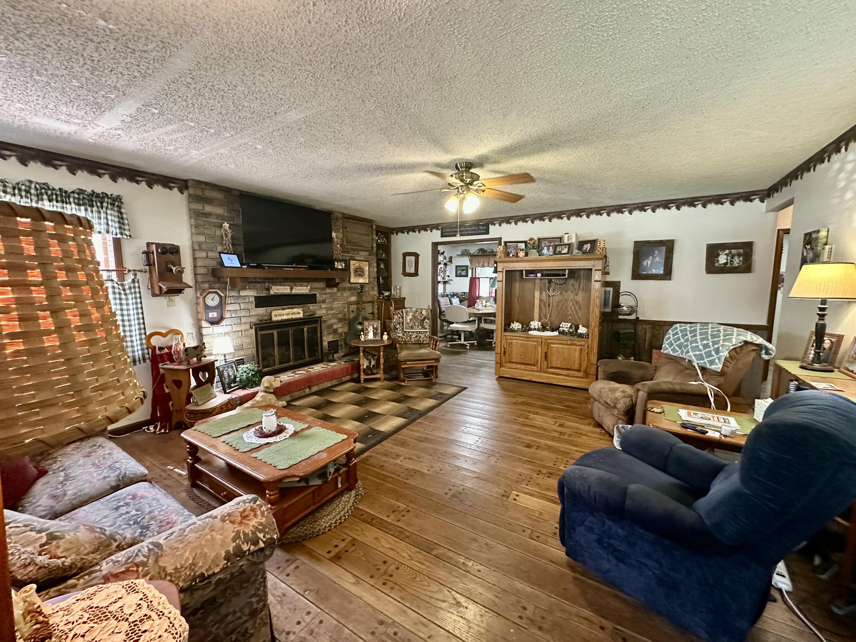 Photo 2 - Residential for sale – 231 N Olive Street  Marshfield, MO