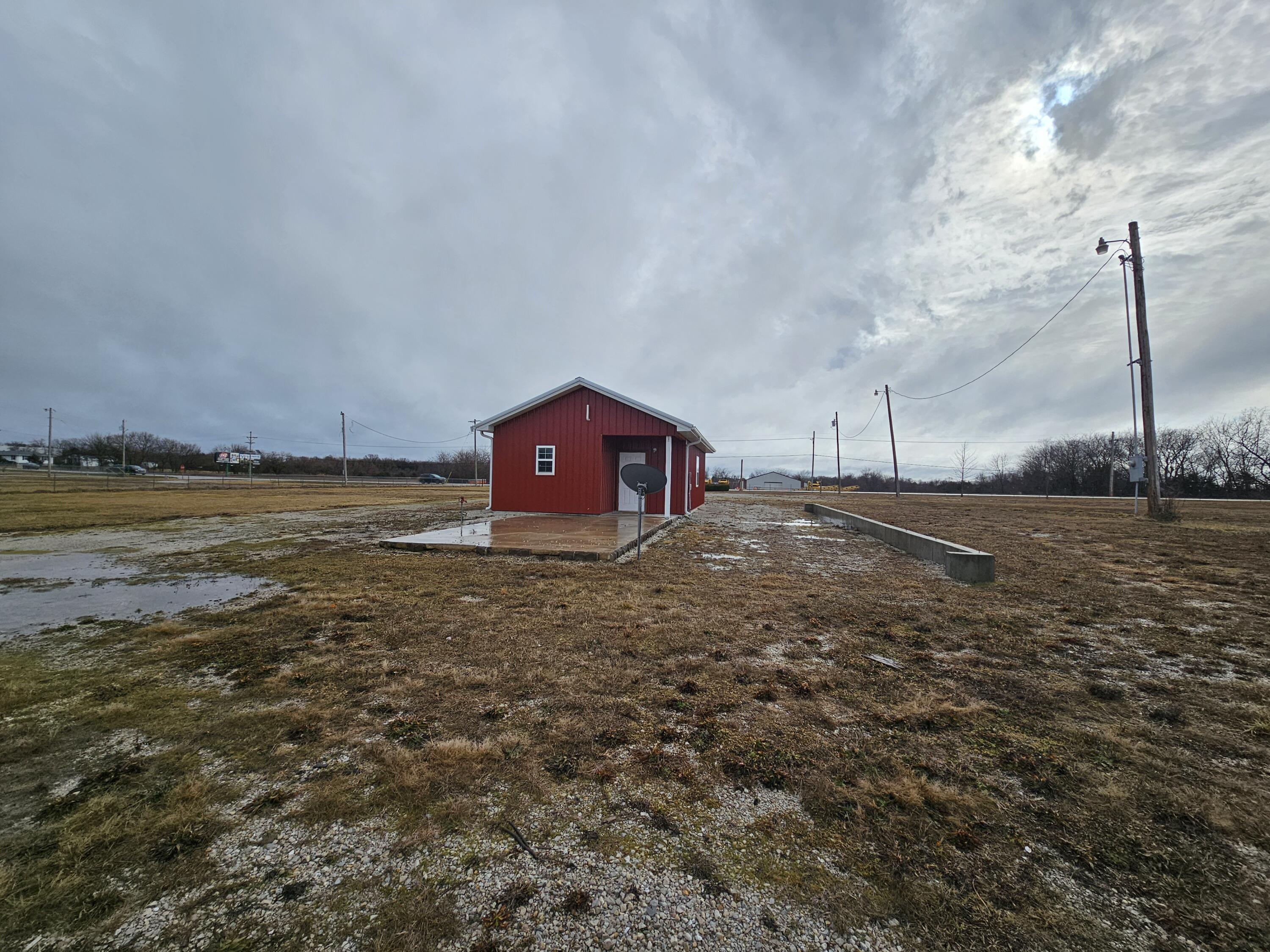 Photo 4 - Commercial Sale for sale – 1629 W Dallas Street  Buffalo, MO