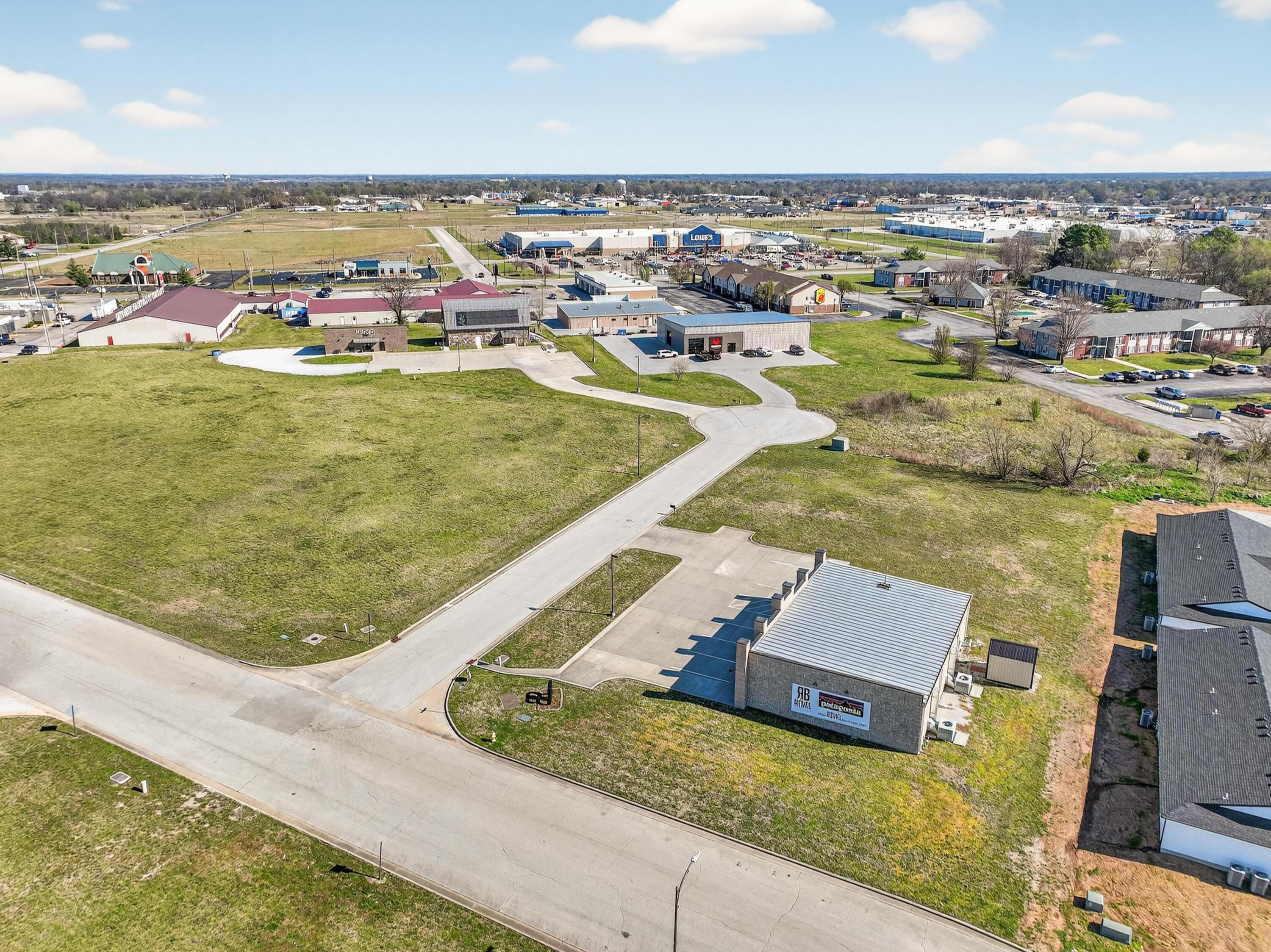 Photo 8 - Commercial Sale for sale – 500  Peachtree Drive  Carthage, MO
