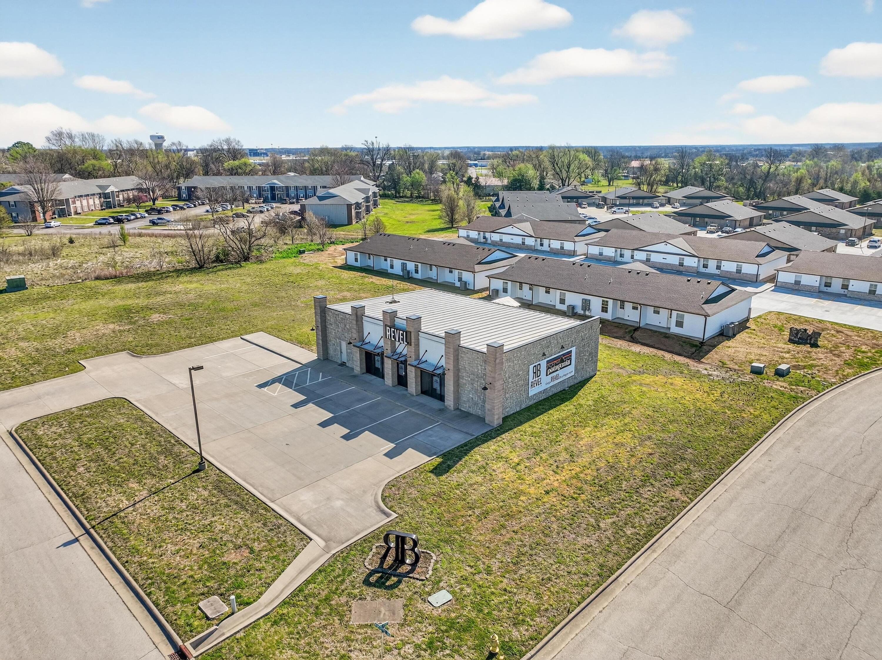 Photo 17 - Commercial Sale for sale – 500  Peachtree Drive  Carthage, MO