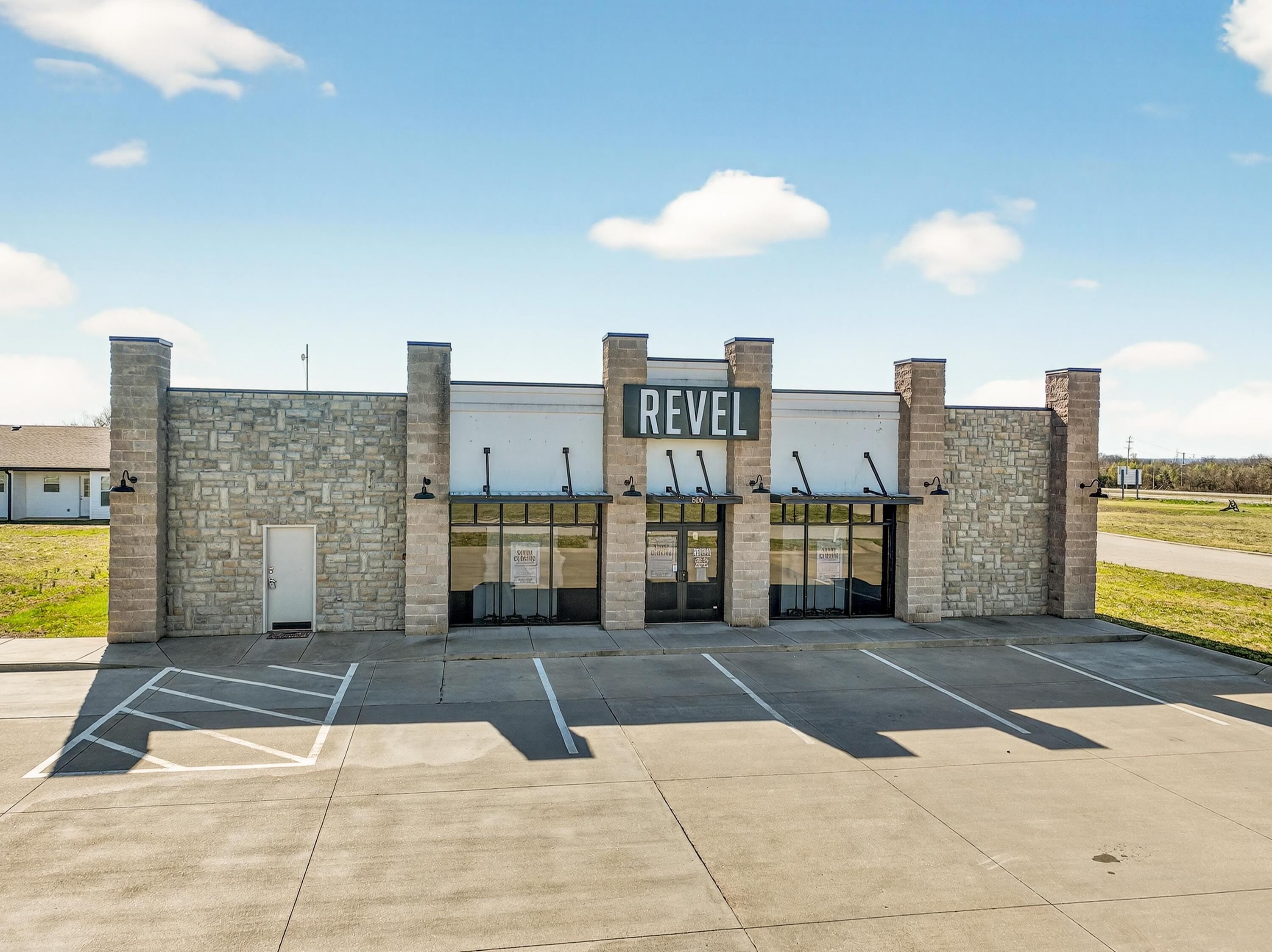 Photo 16 - Commercial Sale for sale – 500  Peachtree Drive  Carthage, MO