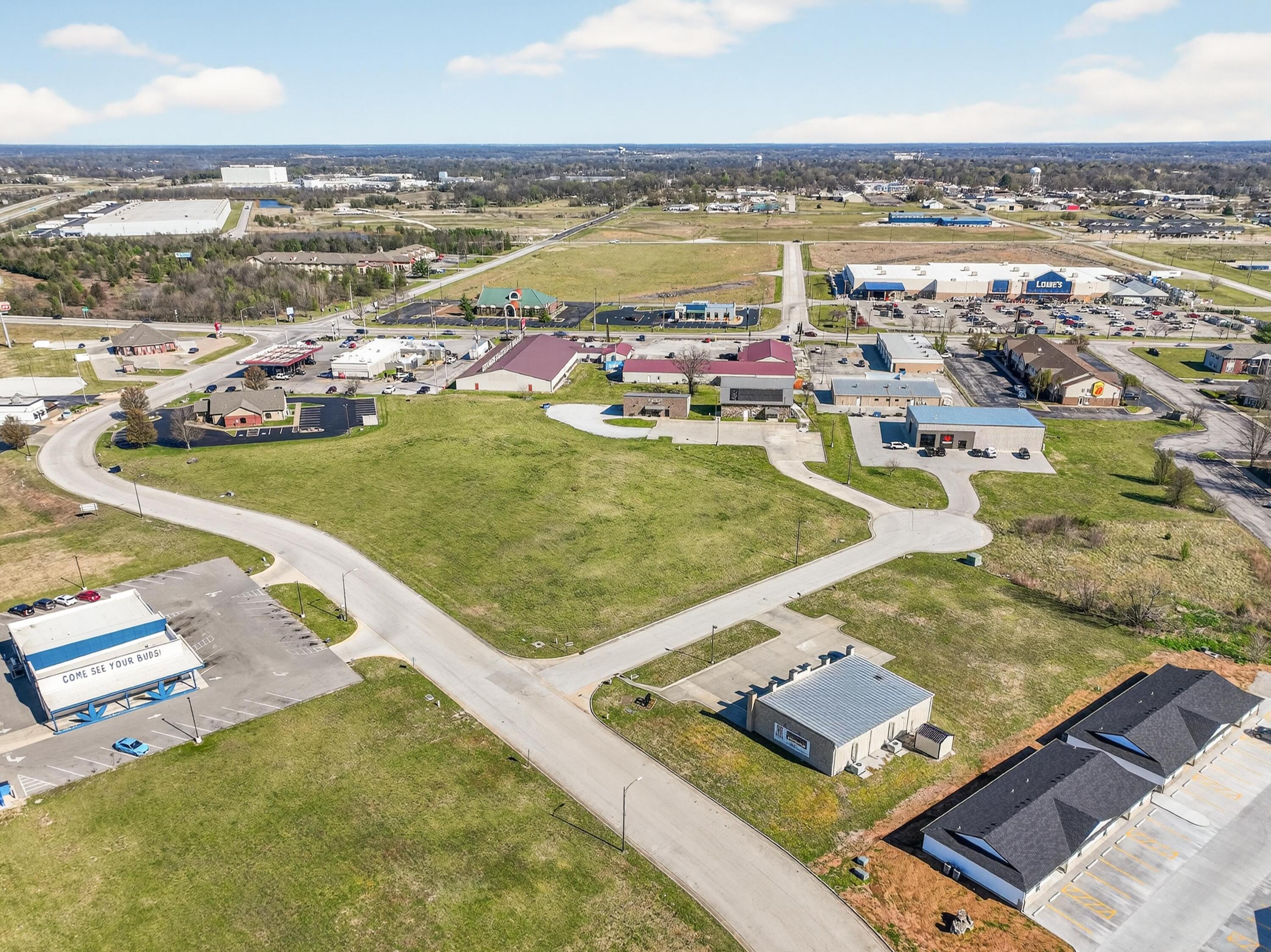 Photo 9 - Commercial Sale for sale – 500  Peachtree Drive  Carthage, MO