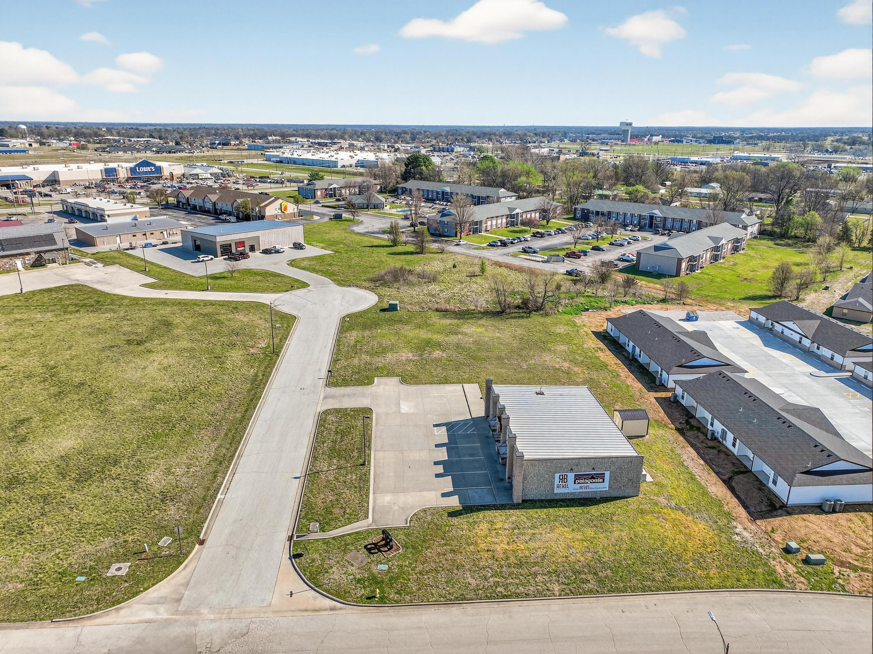 Photo 7 - Commercial Sale for sale – 500  Peachtree Drive  Carthage, MO