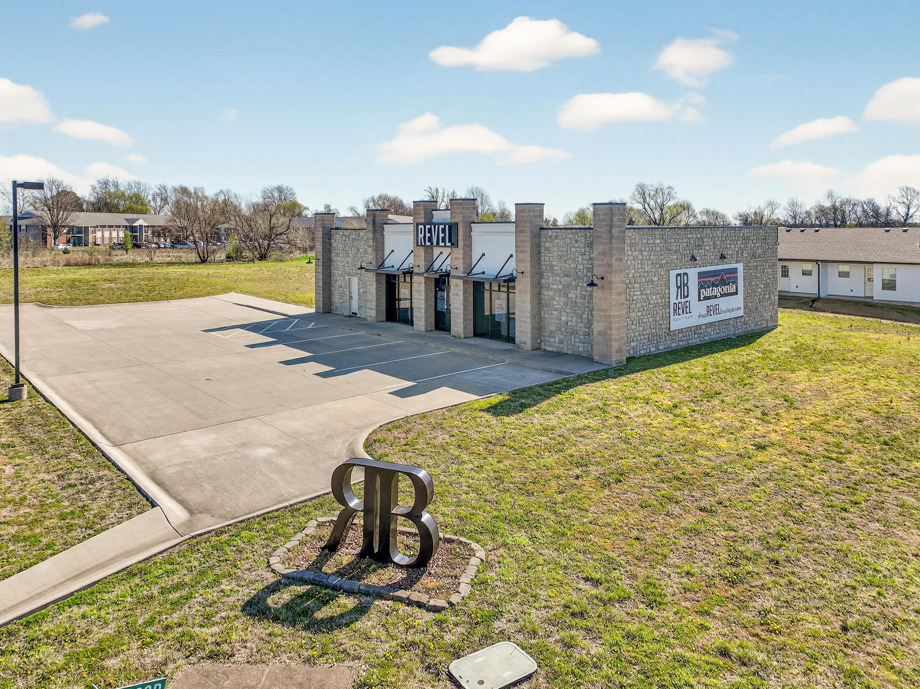 Commercial Sale for sale – 500  Peachtree Drive  Carthage, MO
