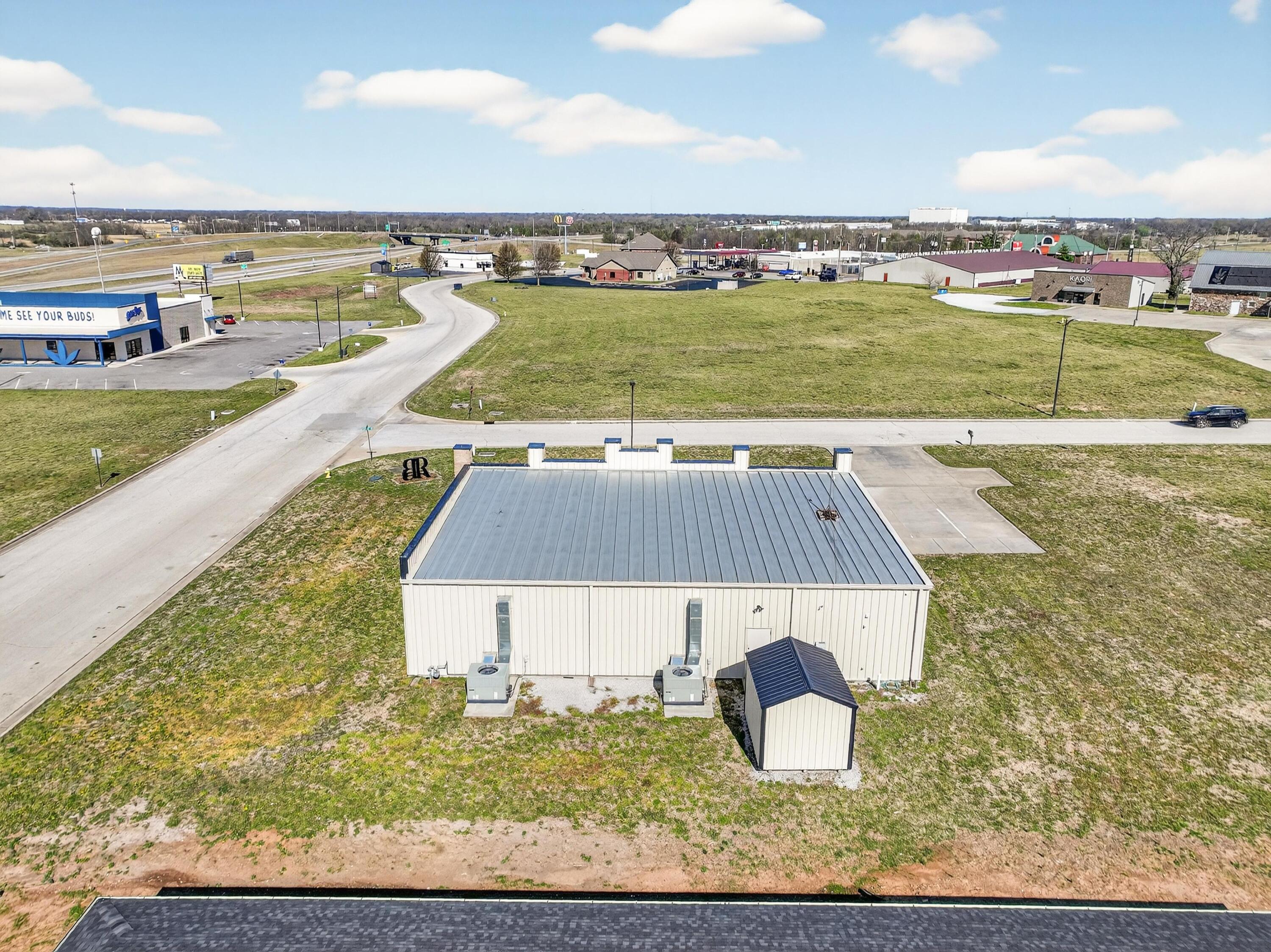 Photo 14 - Commercial Sale for sale – 500  Peachtree Drive  Carthage, MO