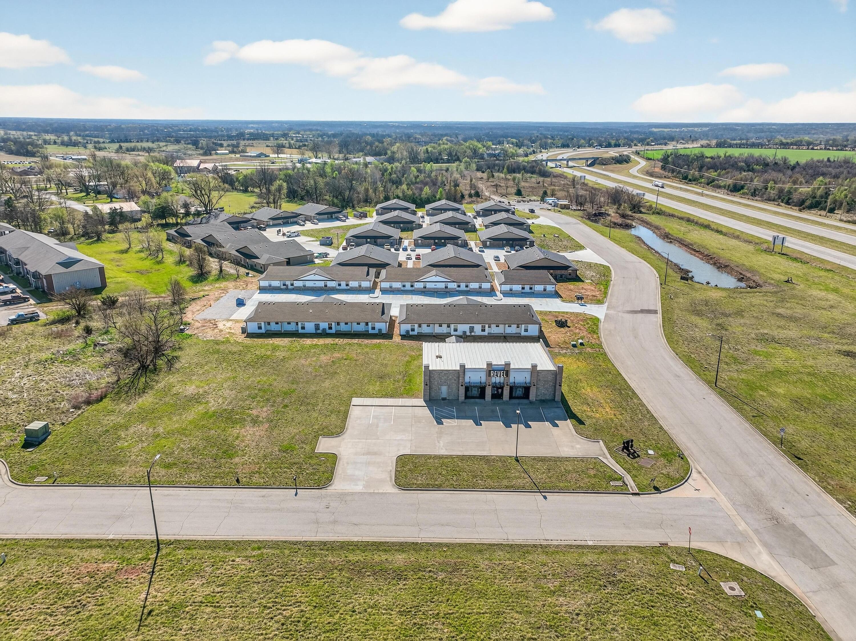 Photo 5 - Commercial Sale for sale – 500  Peachtree Drive  Carthage, MO