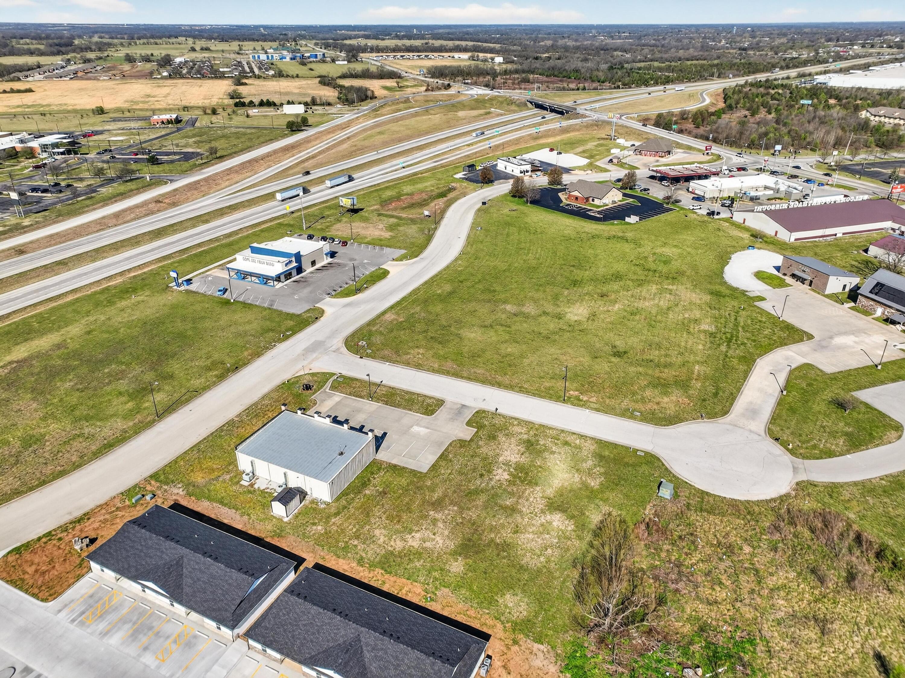 Photo 12 - Commercial Sale for sale – 500  Peachtree Drive  Carthage, MO
