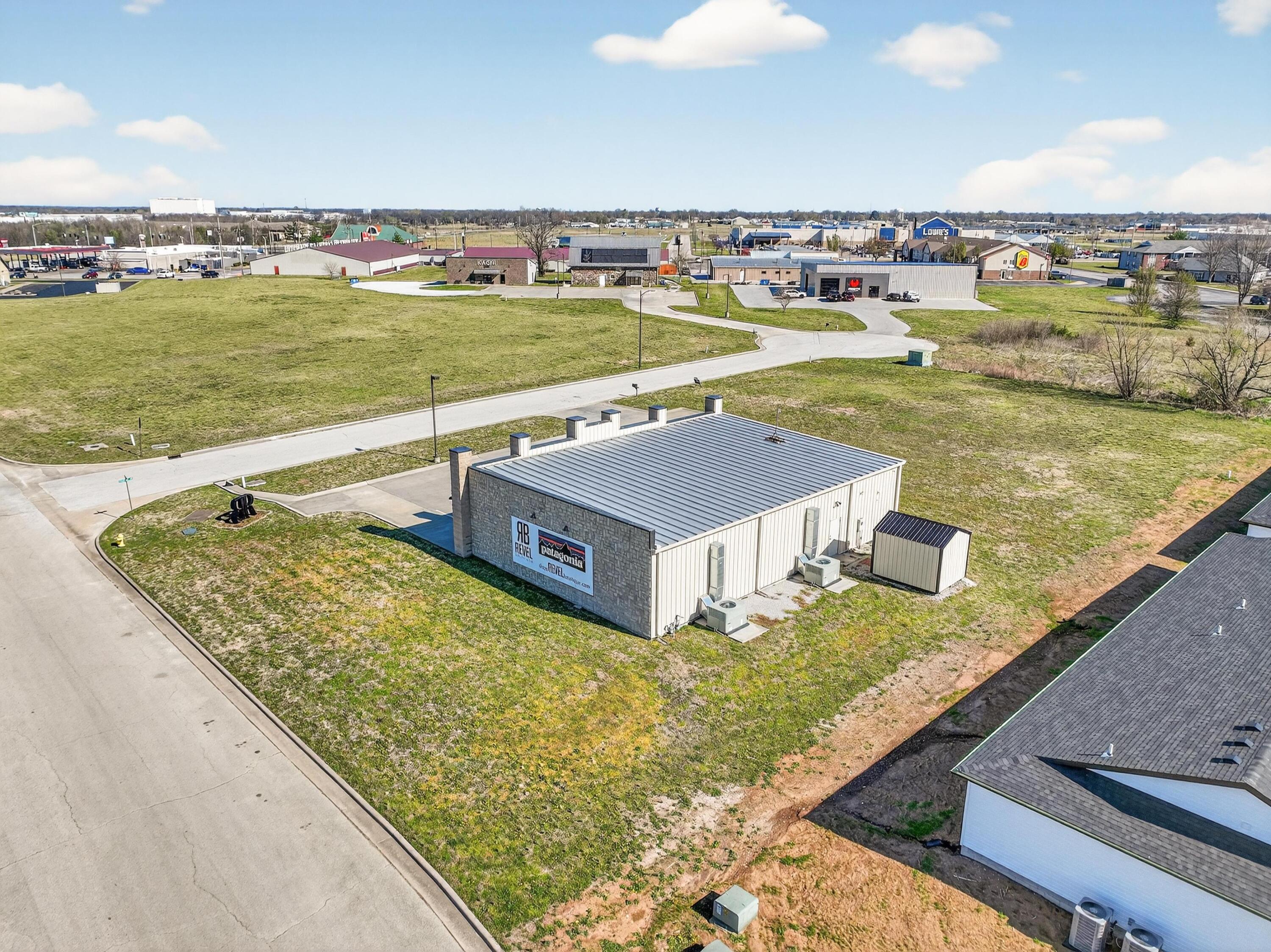 Photo 15 - Commercial Sale for sale – 500  Peachtree Drive  Carthage, MO