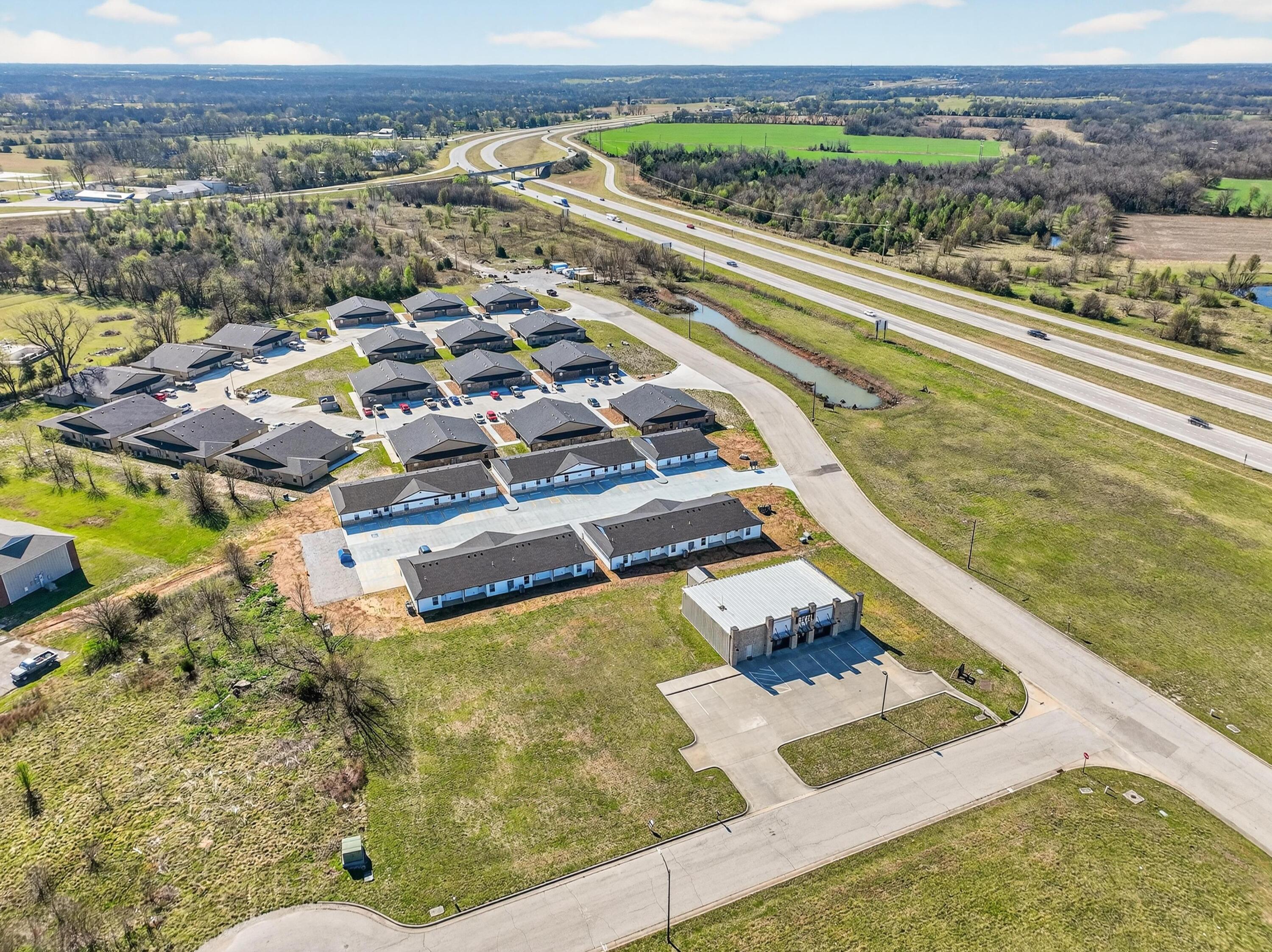 Photo 11 - Commercial Sale for sale – 500  Peachtree Drive  Carthage, MO