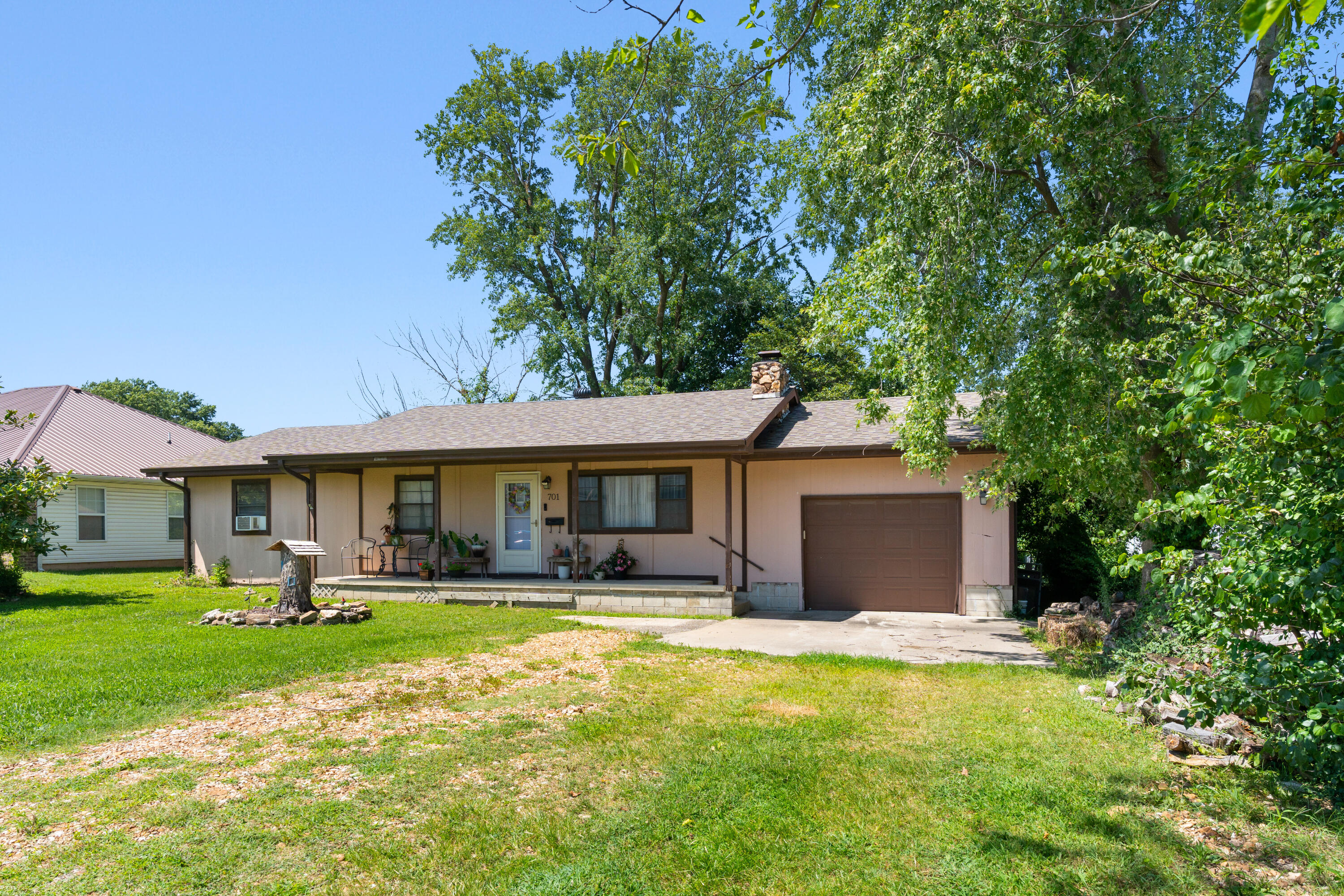 Photo 4 - Residential for sale – 701 E Jackson Street  Marshfield, MO