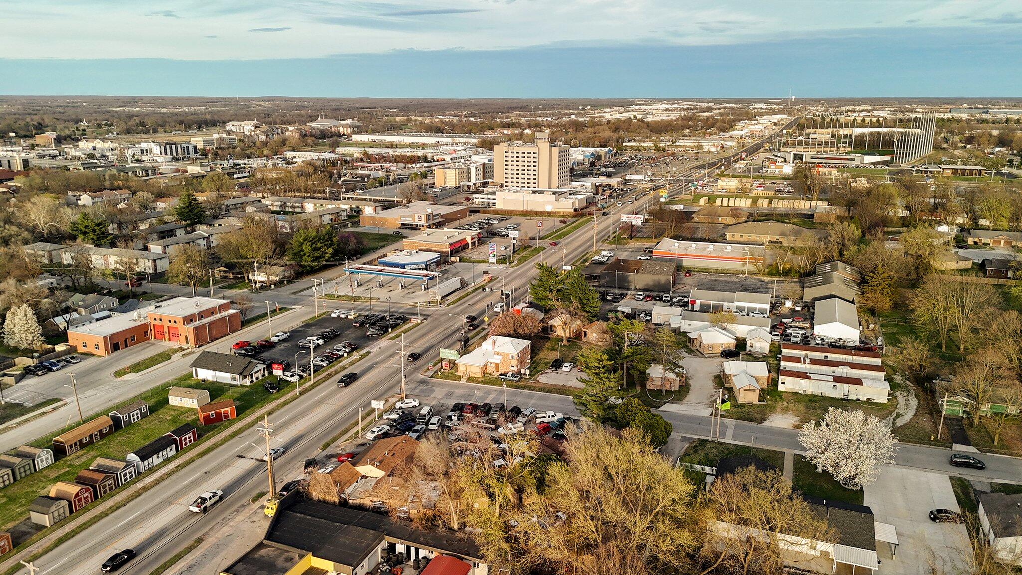 Photo 7 - Commercial Sale for sale – 1534 E Kearney Street  Springfield, MO