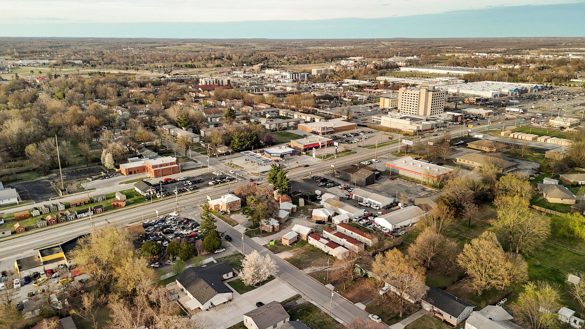 Photo 10 - Commercial Sale for sale – 1534 E Kearney Street  Springfield, MO
