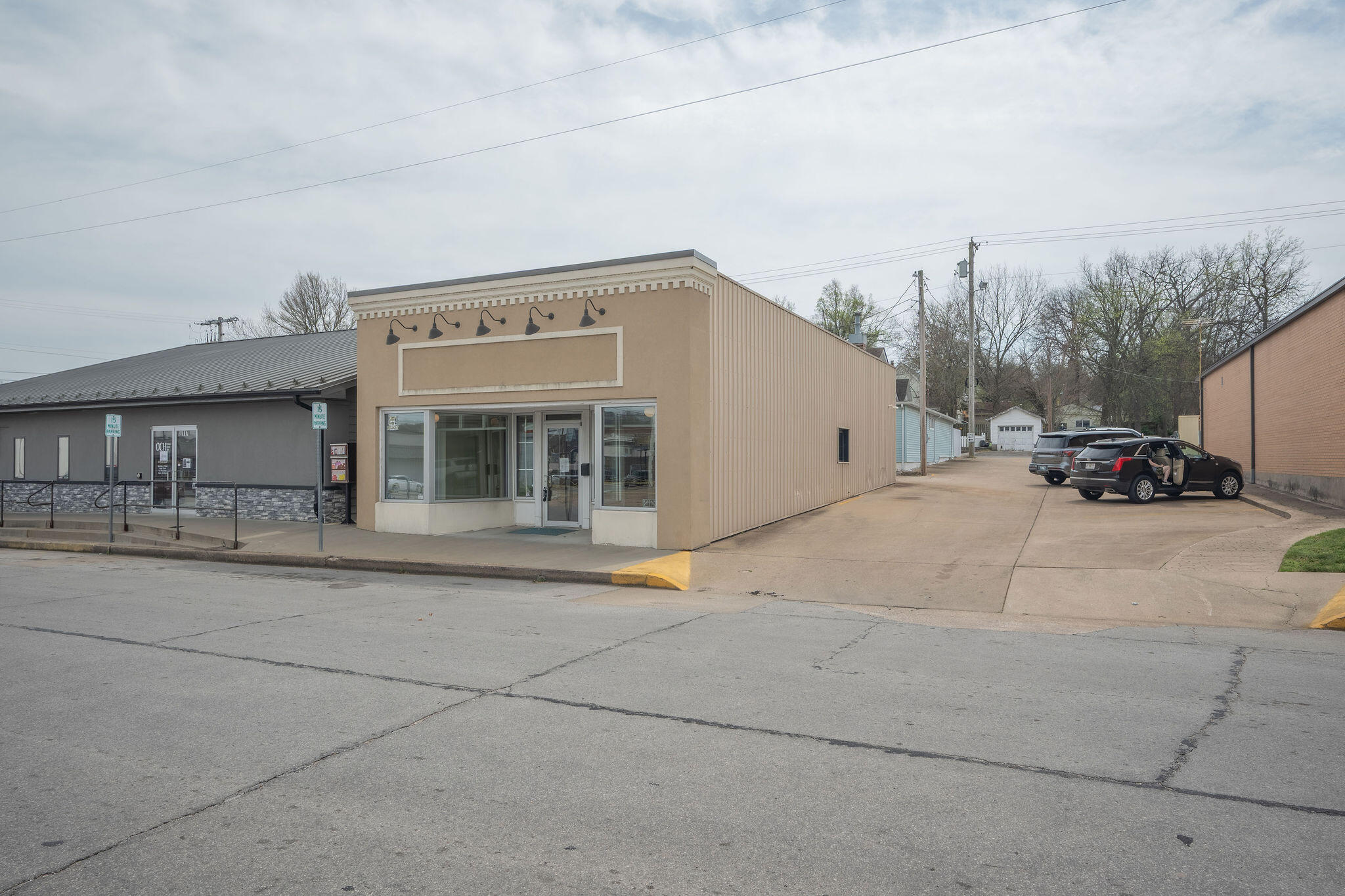 Photo 2 - Commercial Sale for sale – 115 E Hickory Street   Neosho, MO