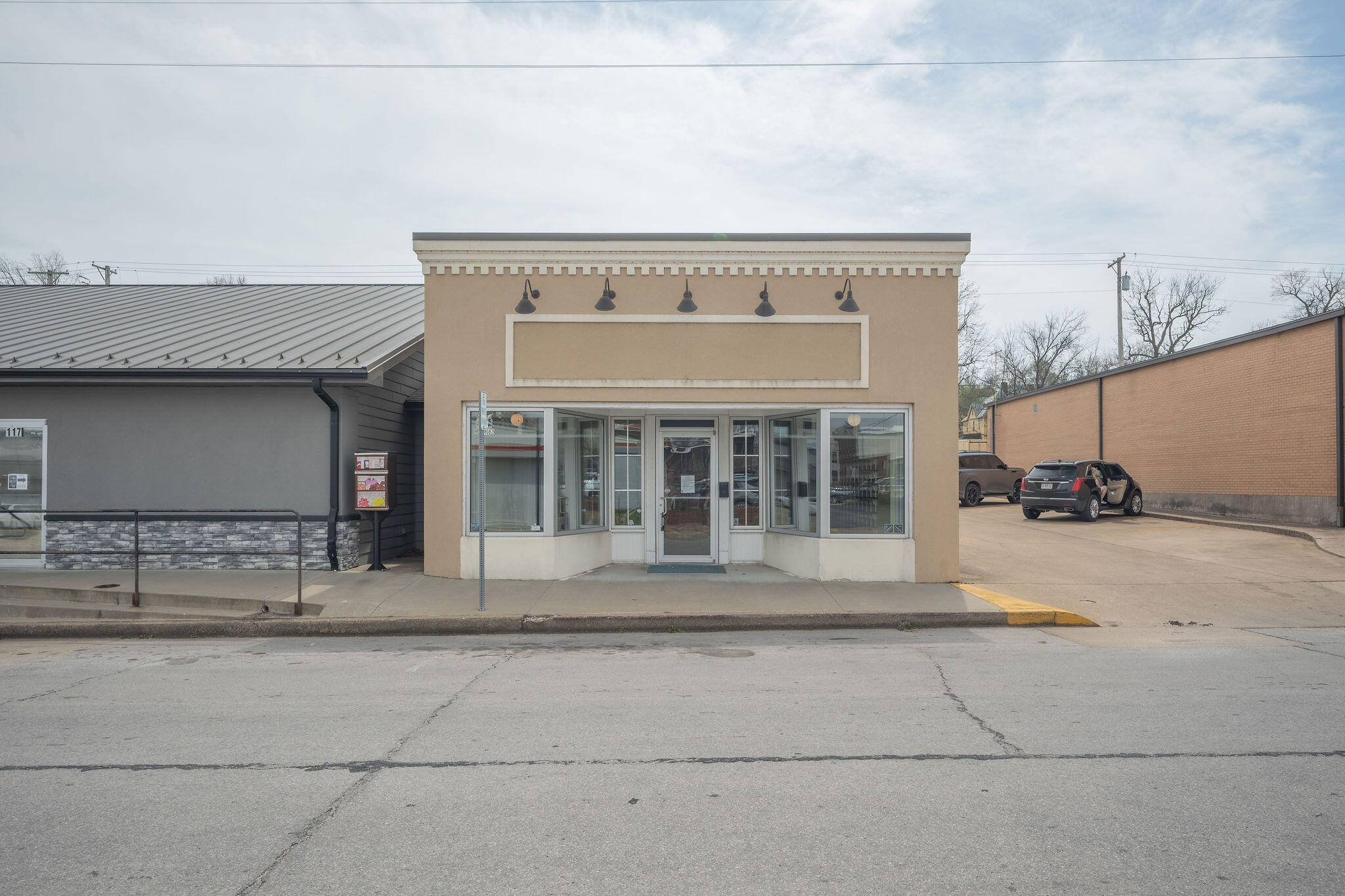Commercial Sale for sale – 115 E Hickory Street   Neosho, MO