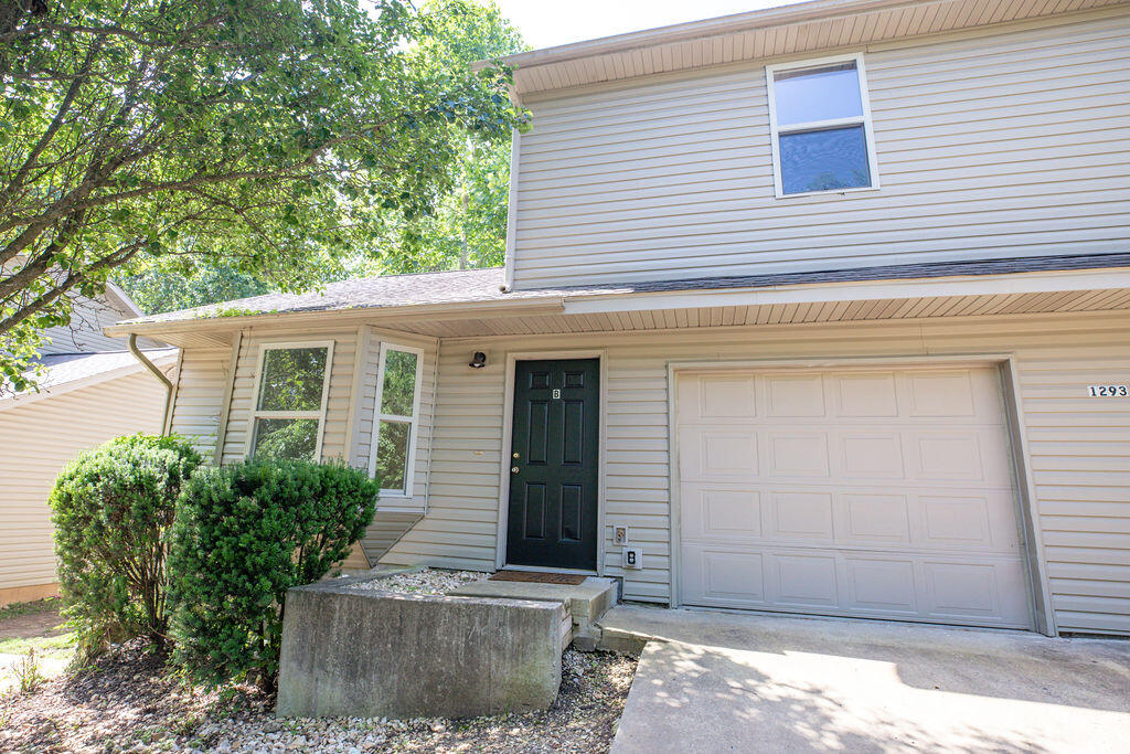 Photo 2 - Residential for sale – 1293  Hillcrest Place  Branson, MO