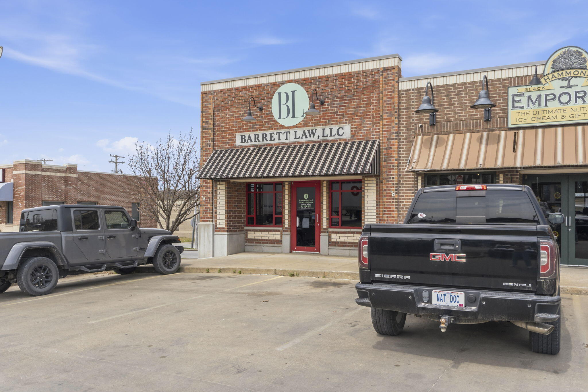 Photo 2 - Commercial Sale for sale – 1  Public Square  Stockton, MO