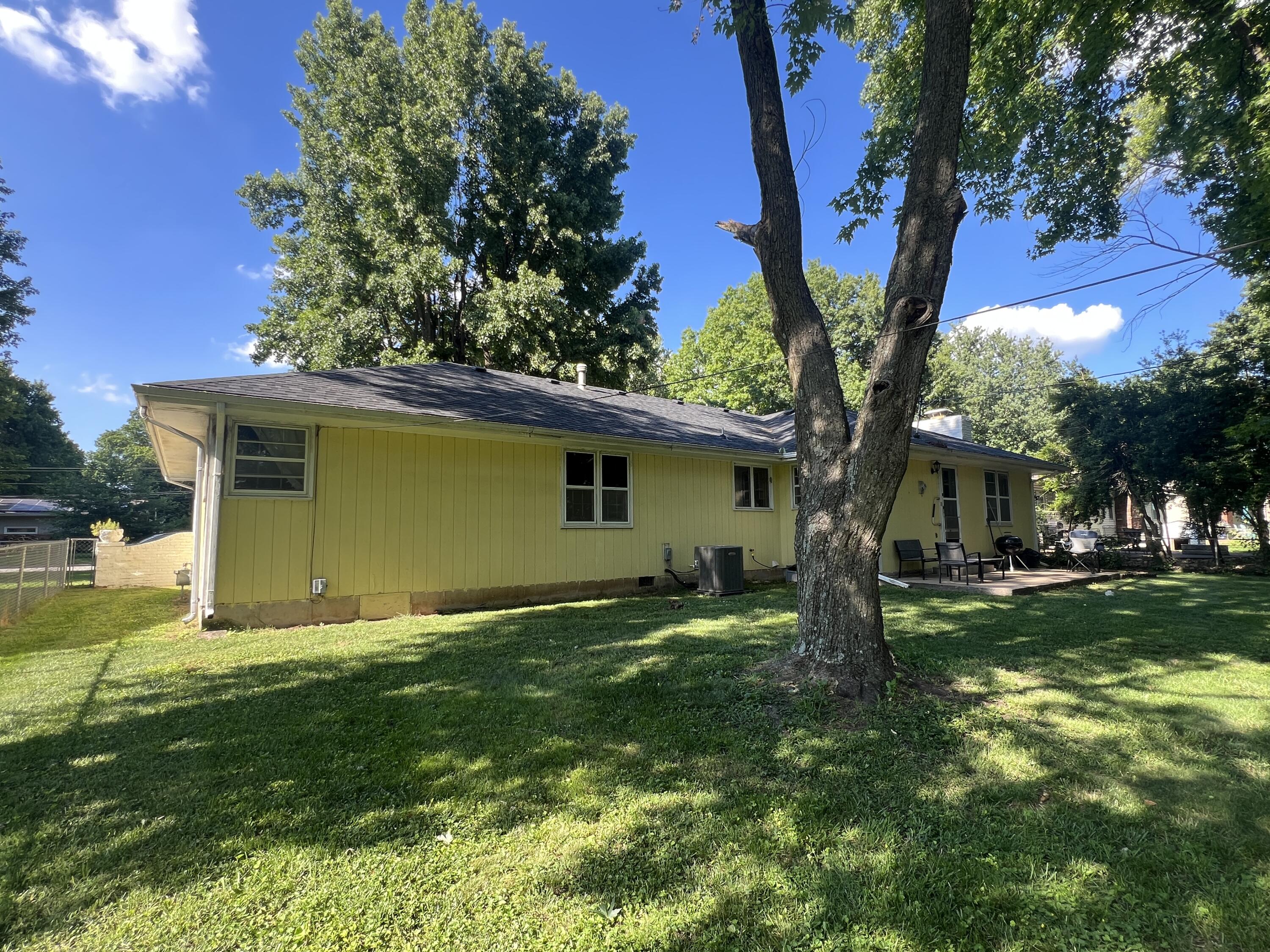 Photo 5 - Residential for sale – 1262 E Downing Street  Springfield, MO