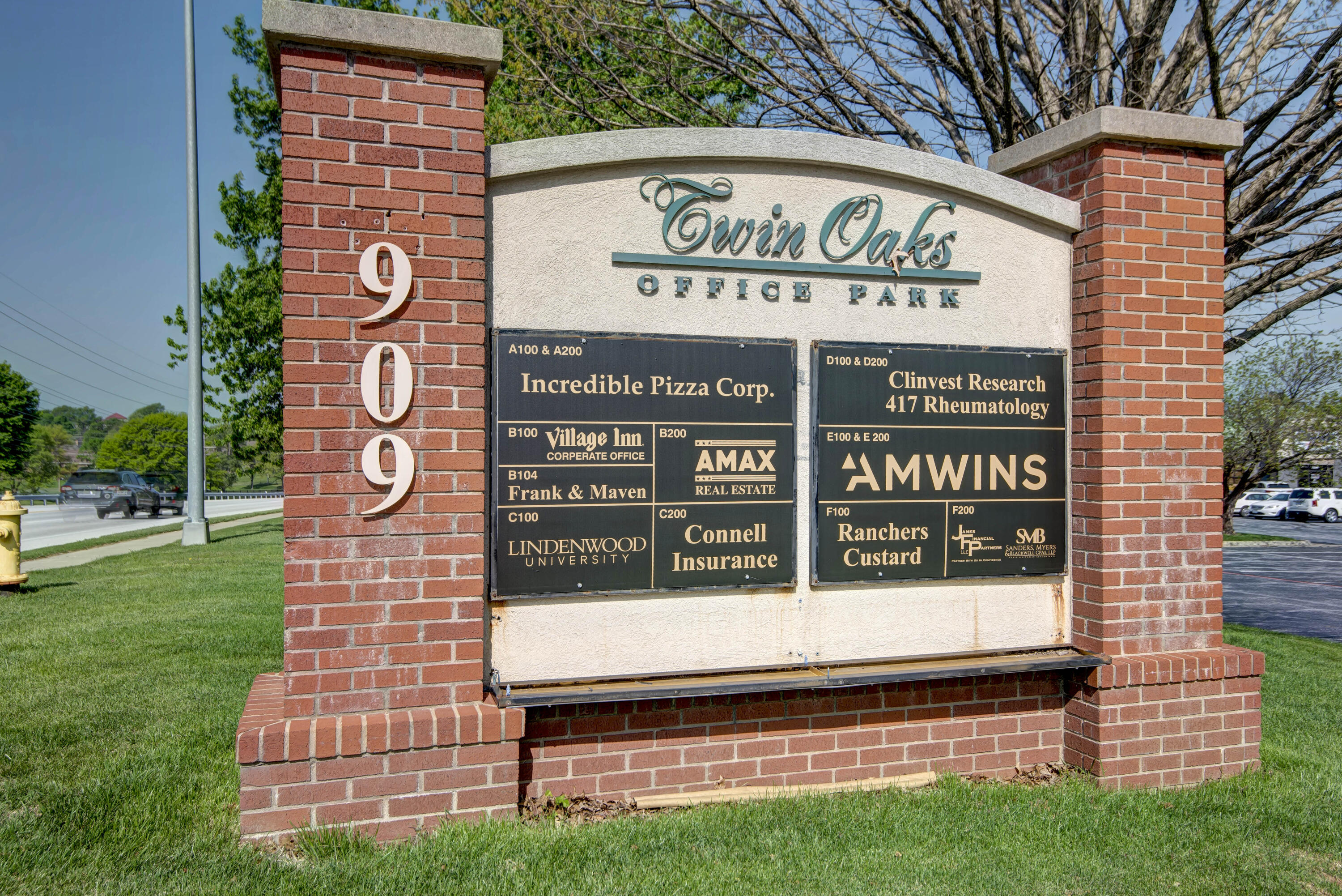 Photo 2 - Commercial Lease for sale – 909 E Republic Road  Springfield, MO