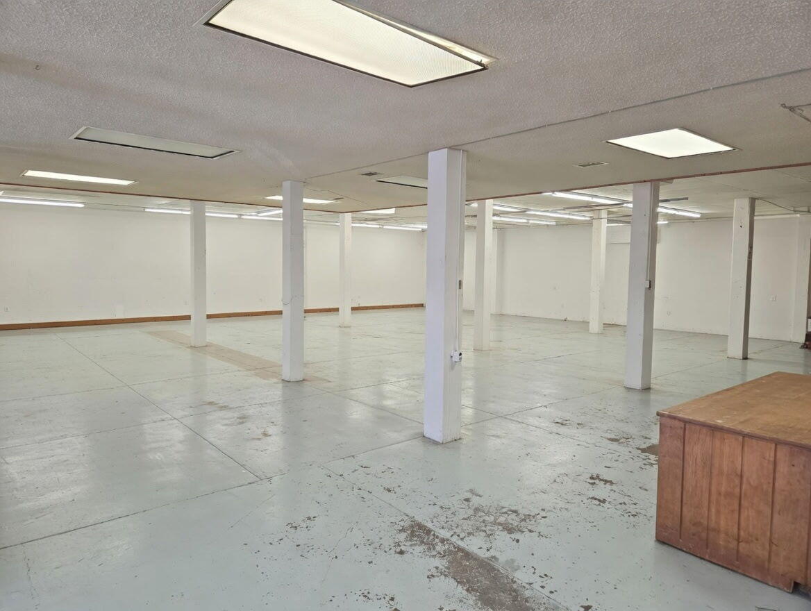 Photo 13 - Commercial Sale for sale – 23 W Olive Street  Aurora, MO