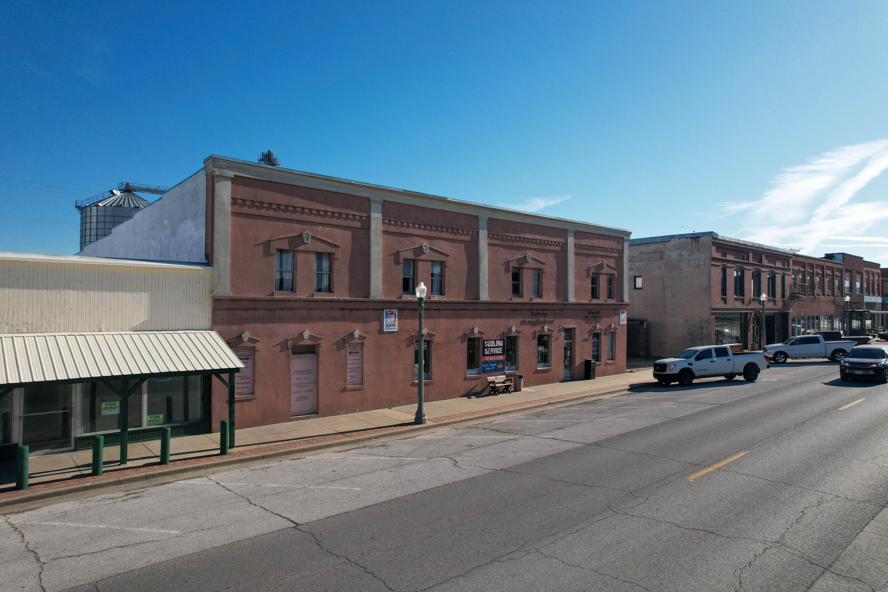 Photo 4 - Commercial Sale for sale – 23 W Olive Street  Aurora, MO