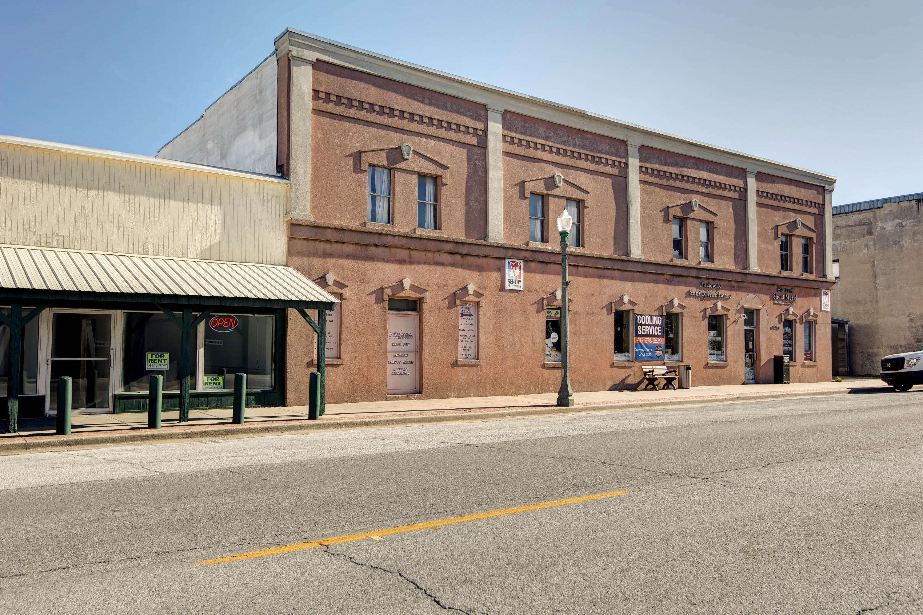 Commercial Sale for sale – 23 W Olive Street Aurora, MO
