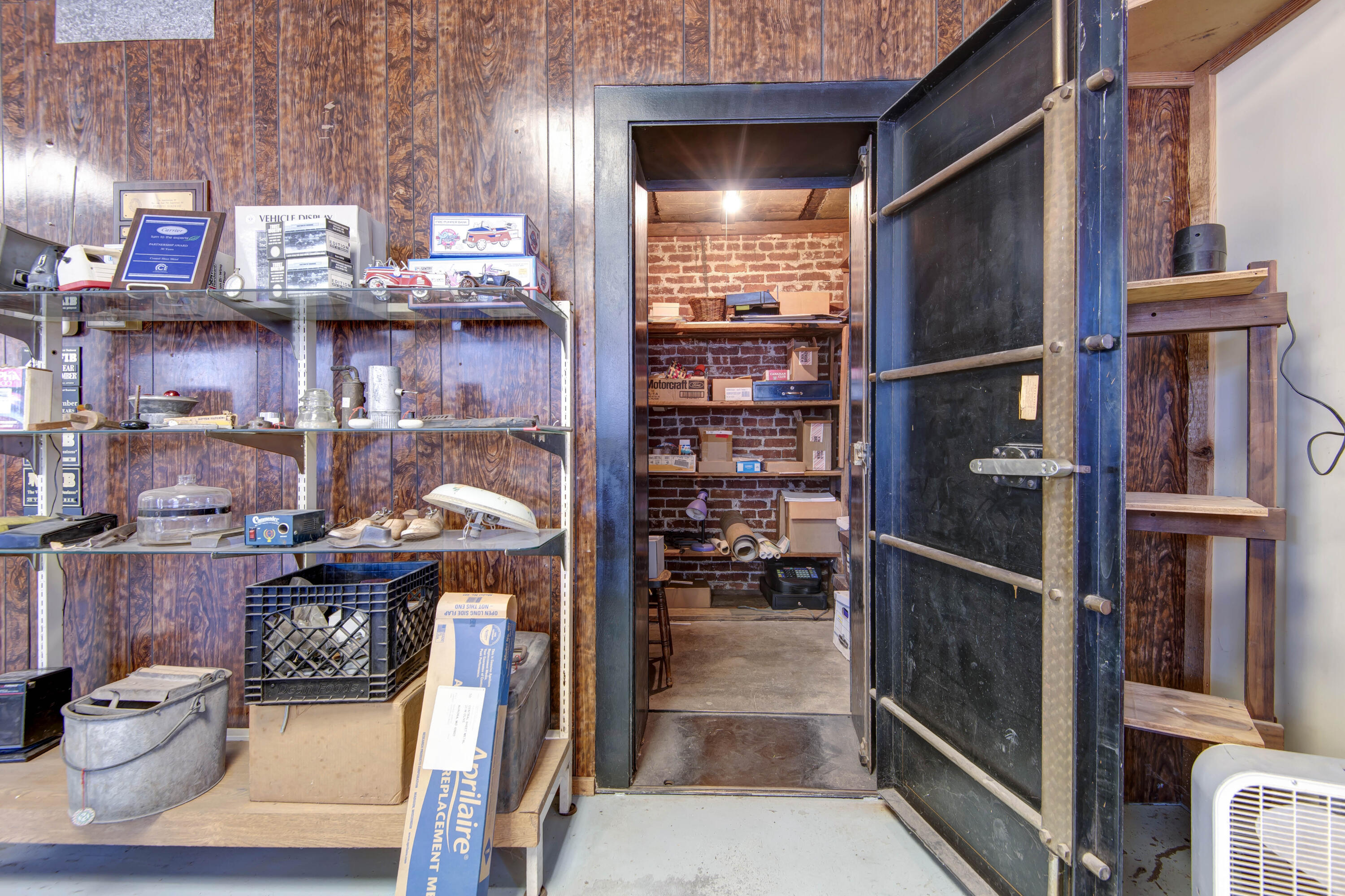 Photo 9 - Commercial Sale for sale – 23 W Olive Street  Aurora, MO
