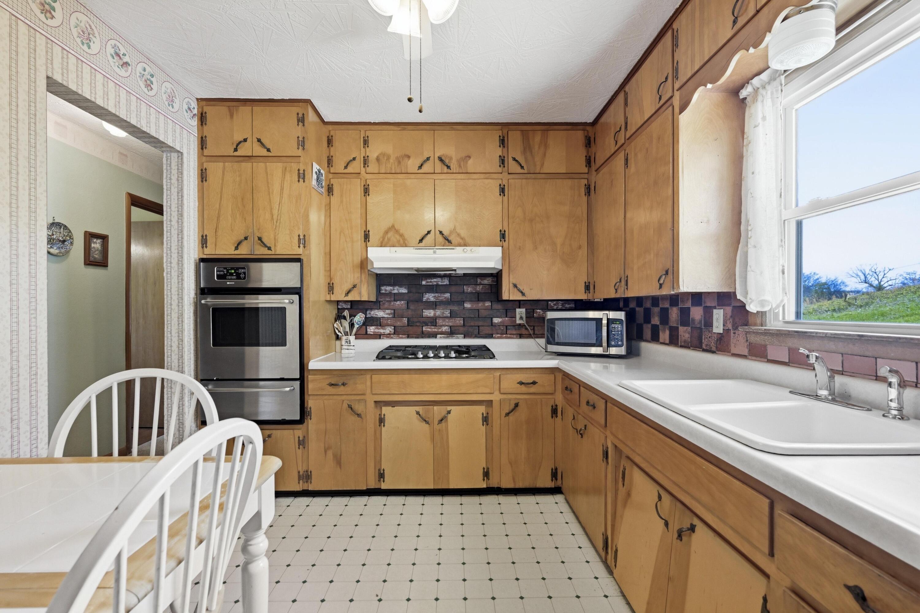 Photo 9 - Residential for sale – 577  Mcnatt Road   Neosho, MO