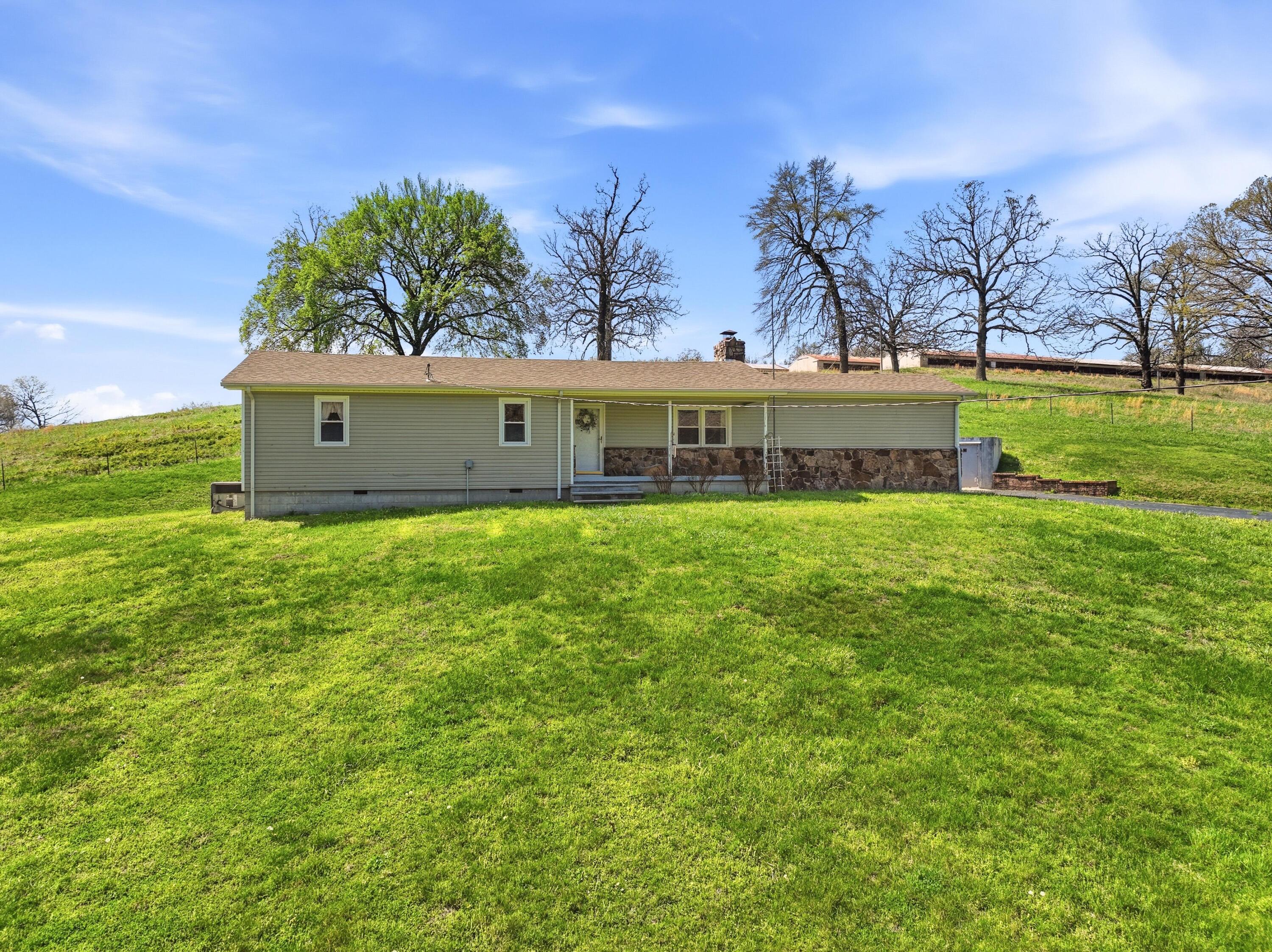 Photo 3 - Residential for sale – 577  Mcnatt Road   Neosho, MO