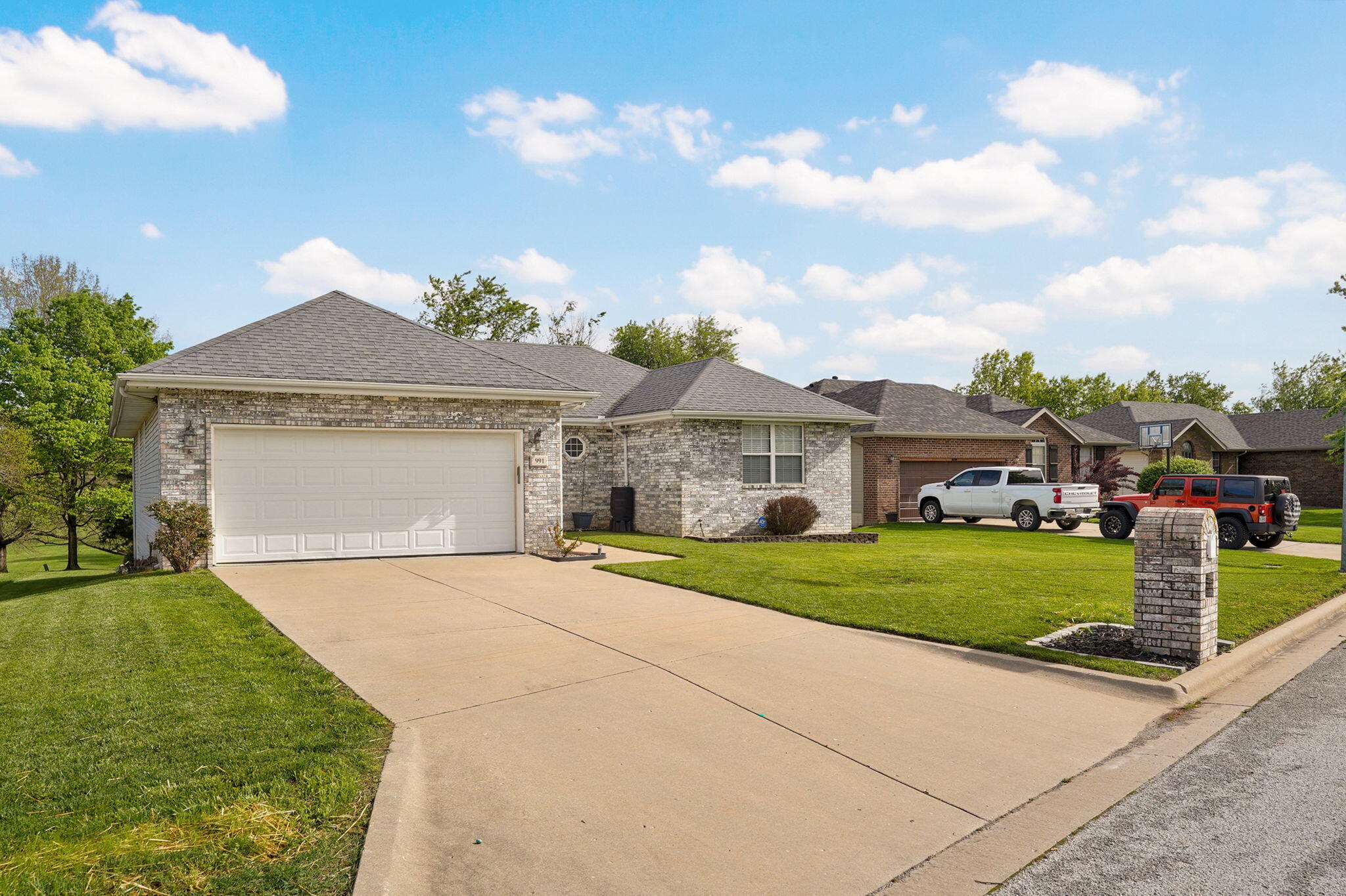 Photo 2 - Residential for sale – 991 W Bates Drive  Nixa, MO