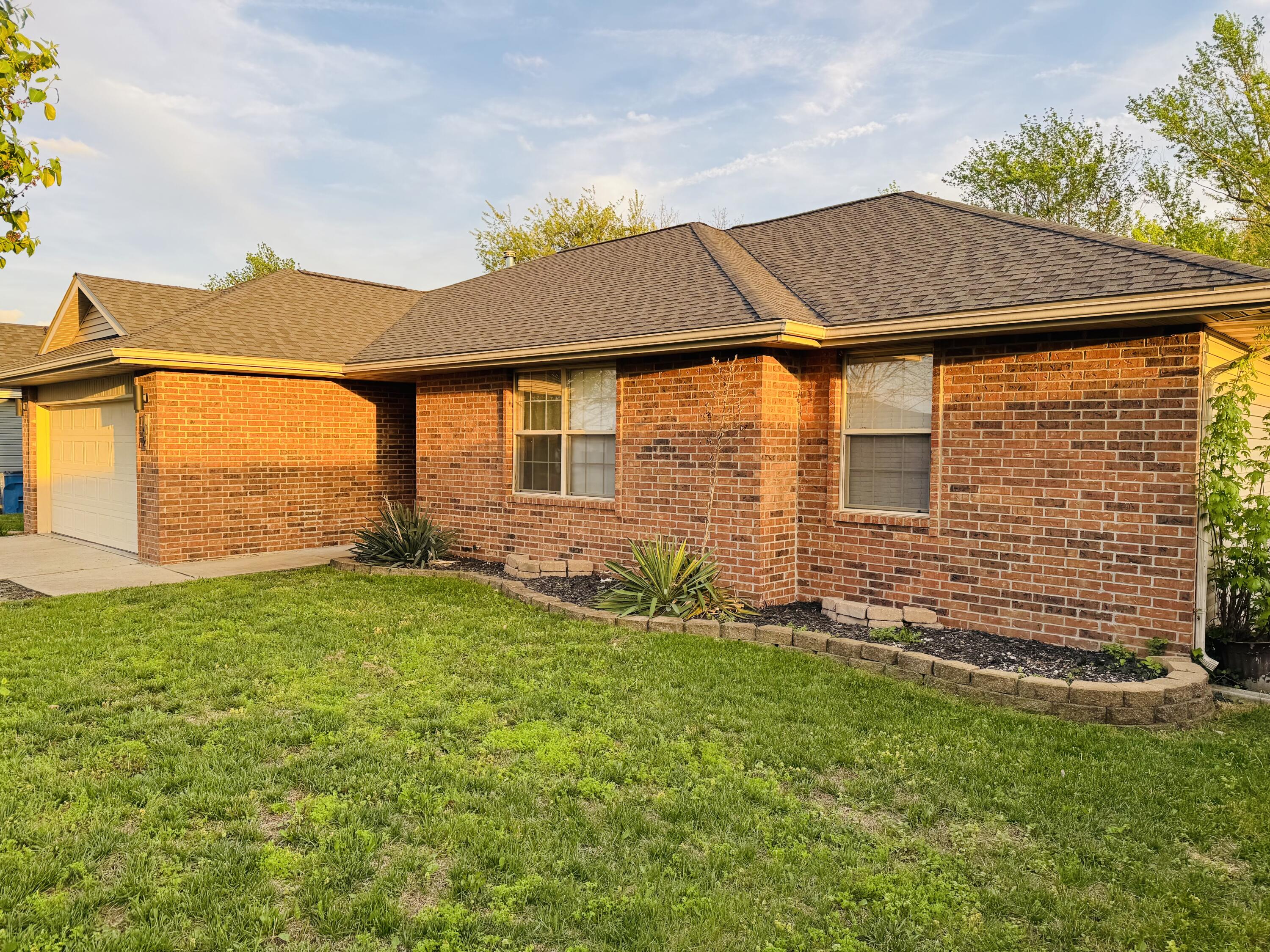 Photo 3 - Residential for sale – 142 W Trail Point Drive  Nixa, MO