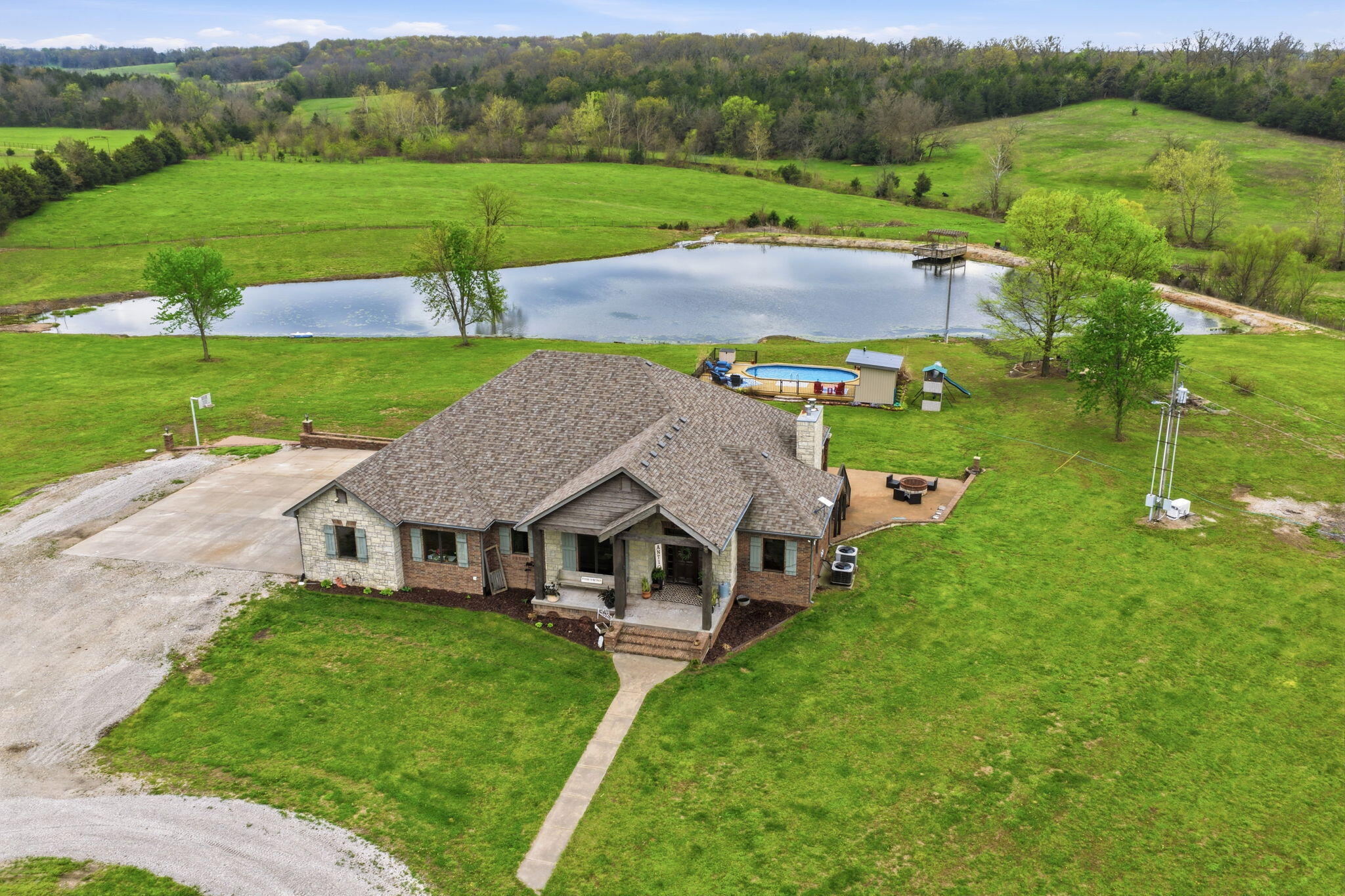 Residential for sale – 3803 E 225th Road  Halfway, MO
