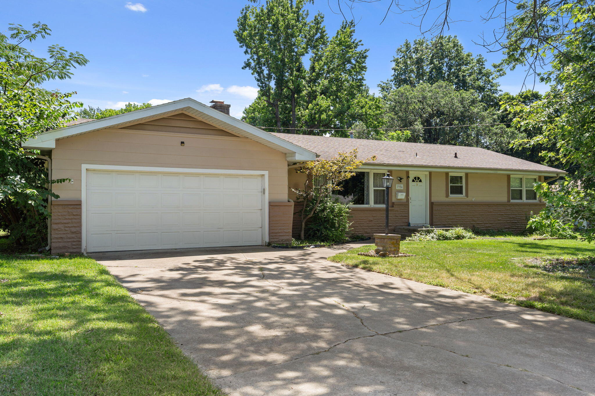 Photo 3 - Residential for sale – 1904 S Valleyroad Avenue  Springfield, MO