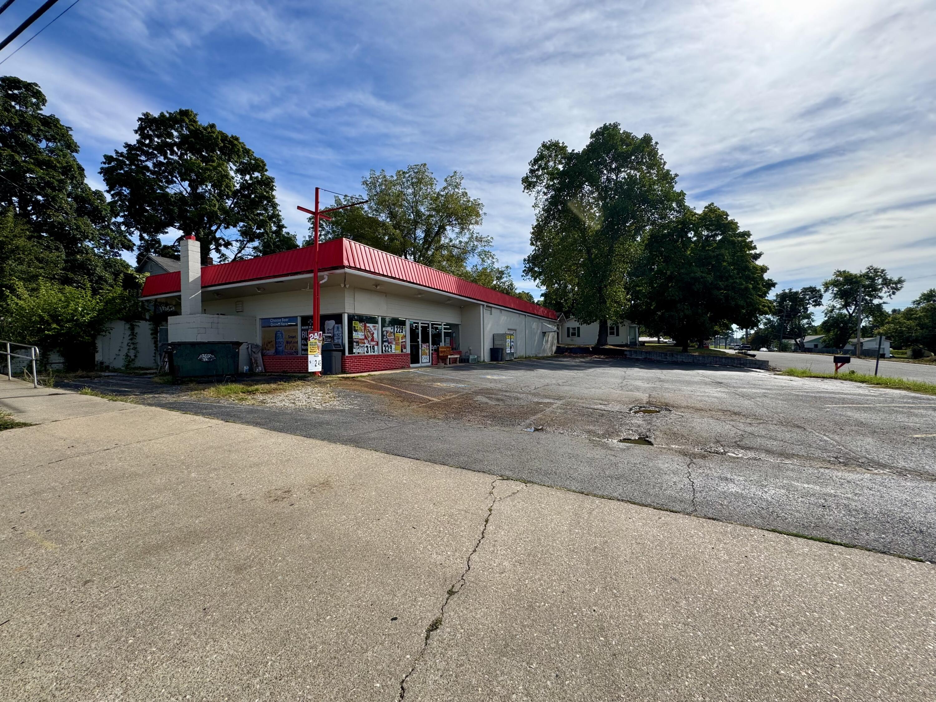 Commercial Sale for sale – 804  Saint Louis Street  West Plains, MO