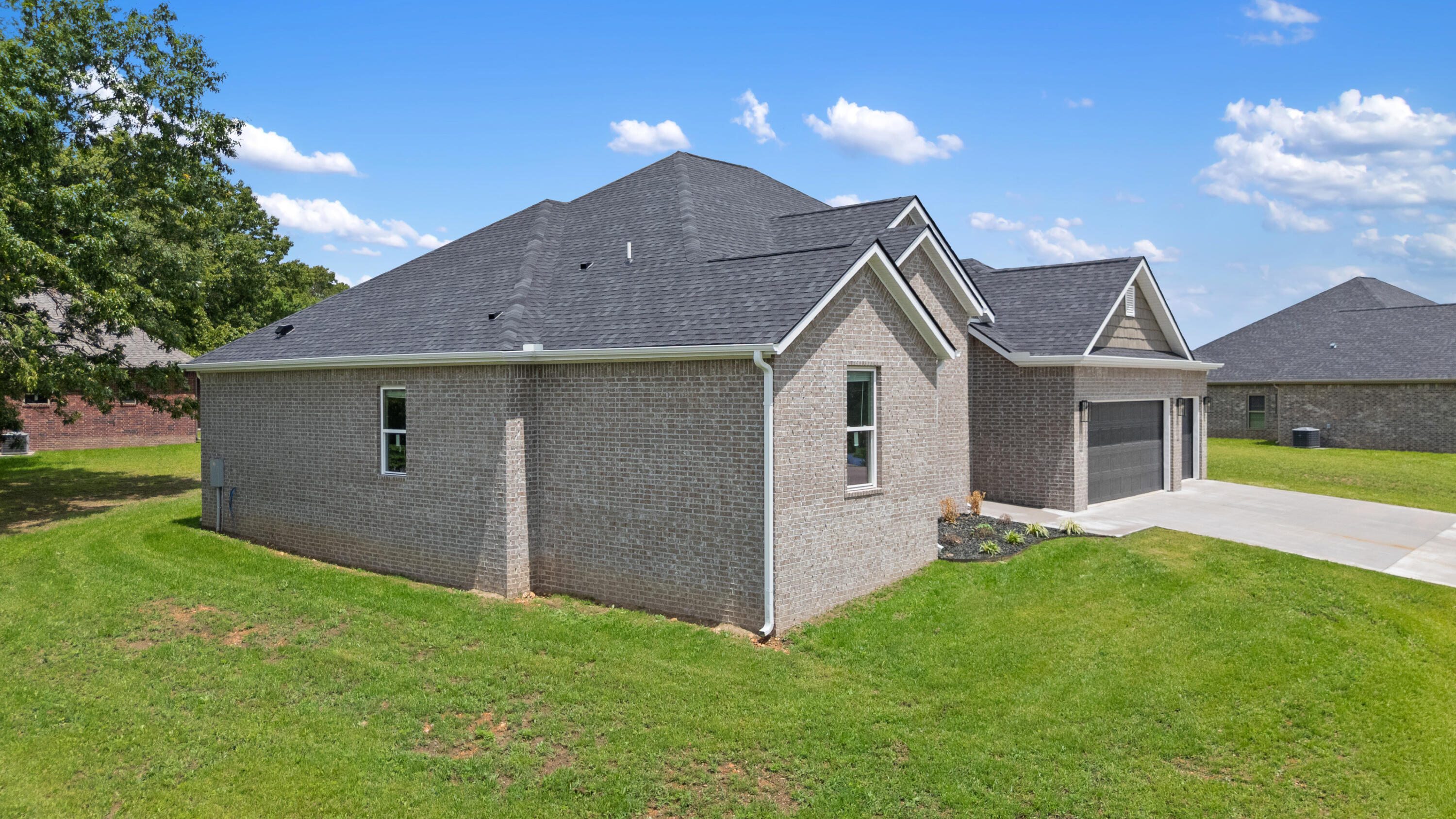 Photo 6 - Residential for sale – 299  Blackberry Court  Cassville, MO