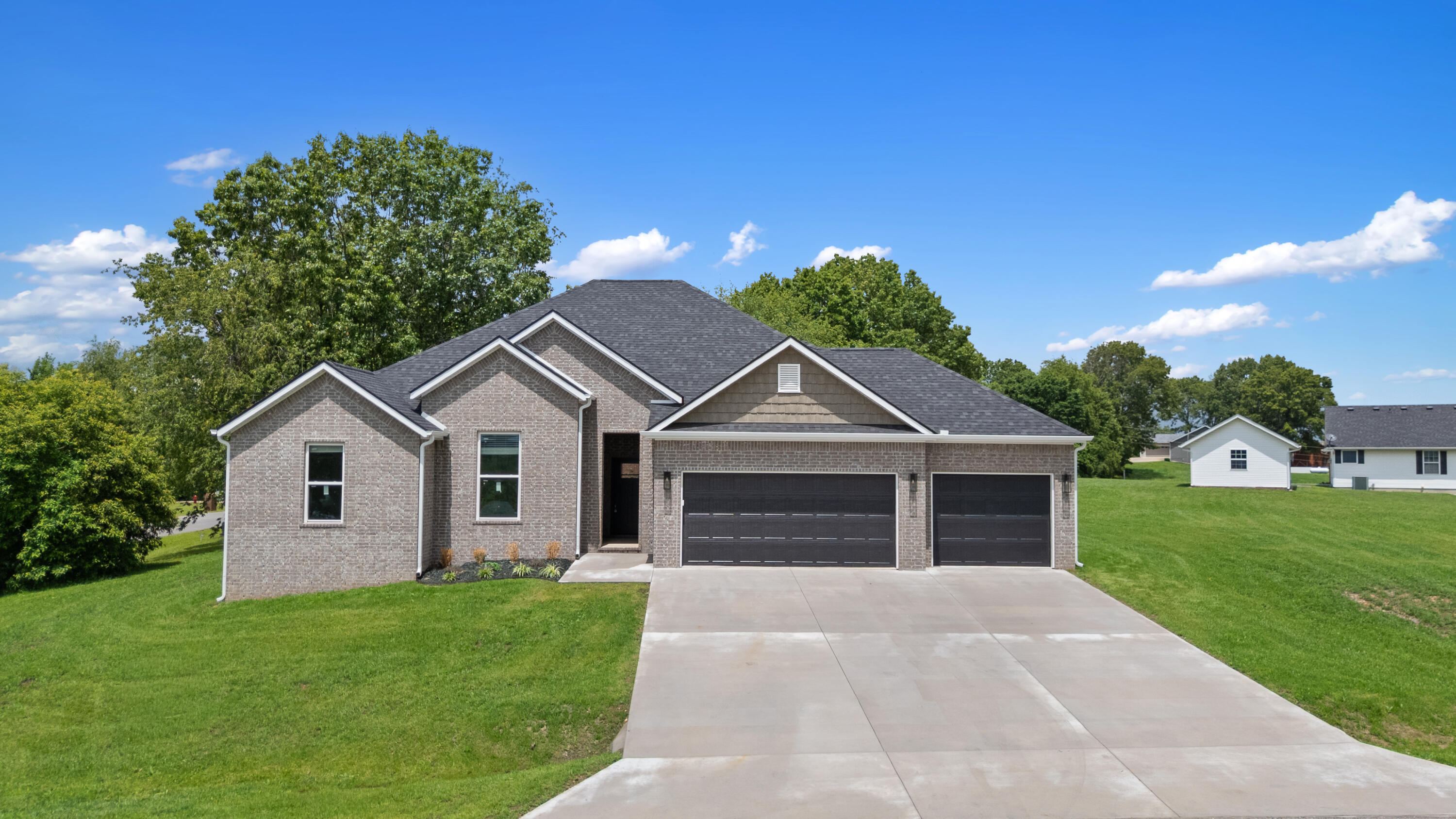 Photo 2 - Residential for sale – 299  Blackberry Court  Cassville, MO