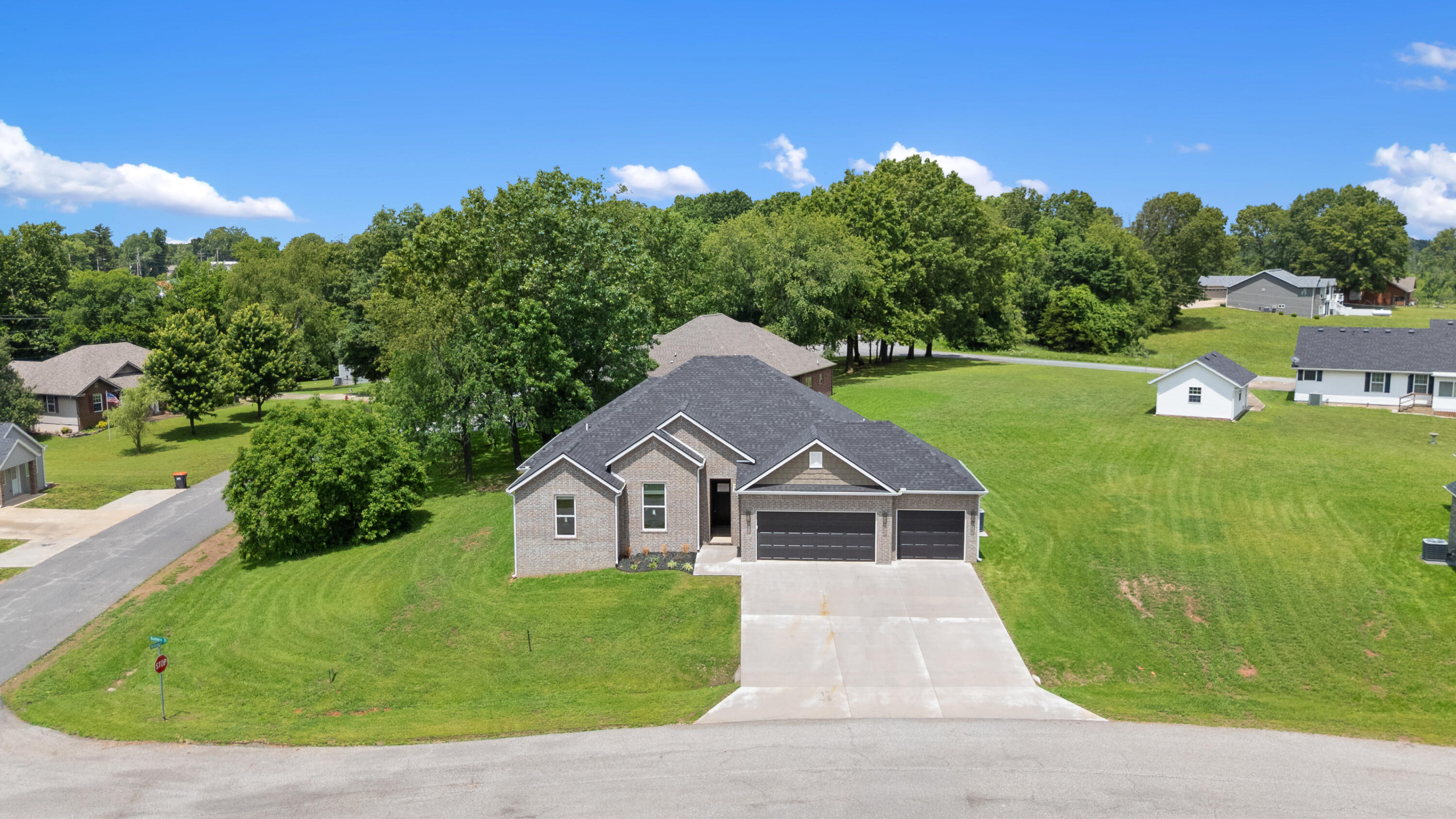 Photo 3 - Residential for sale – 299  Blackberry Court  Cassville, MO