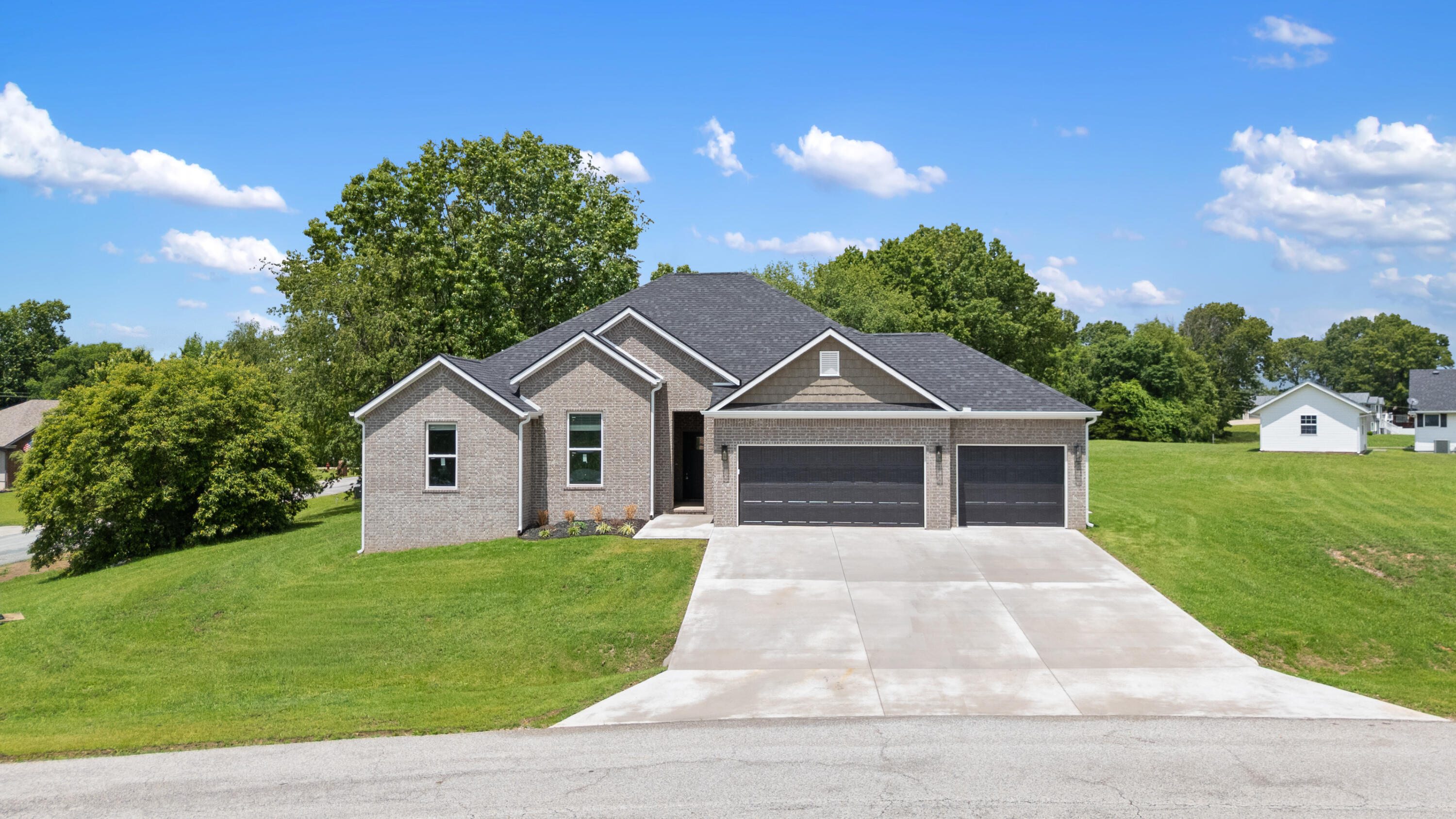 Photo 4 - Residential for sale – 299  Blackberry Court  Cassville, MO