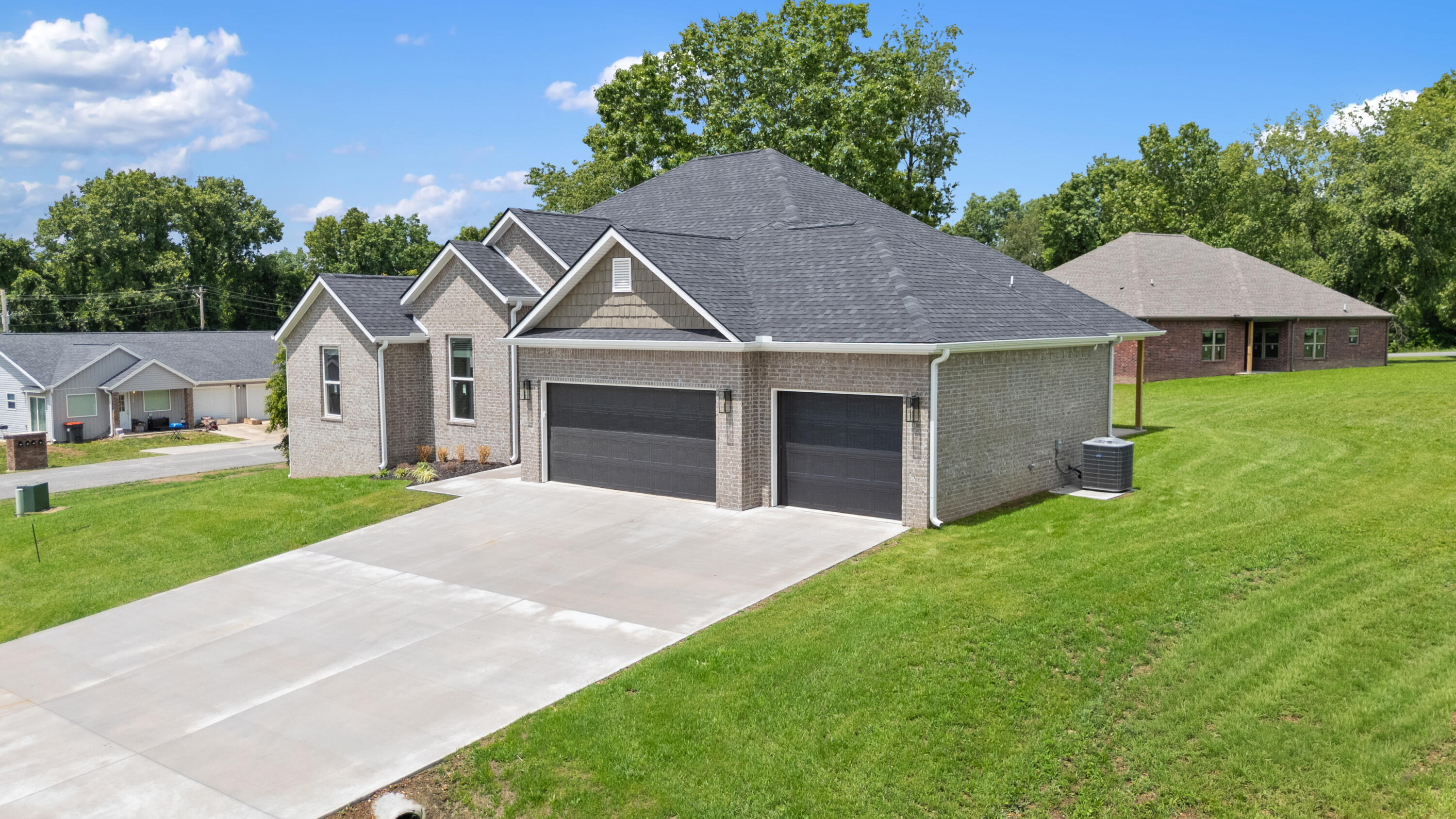 Photo 5 - Residential for sale – 299  Blackberry Court  Cassville, MO