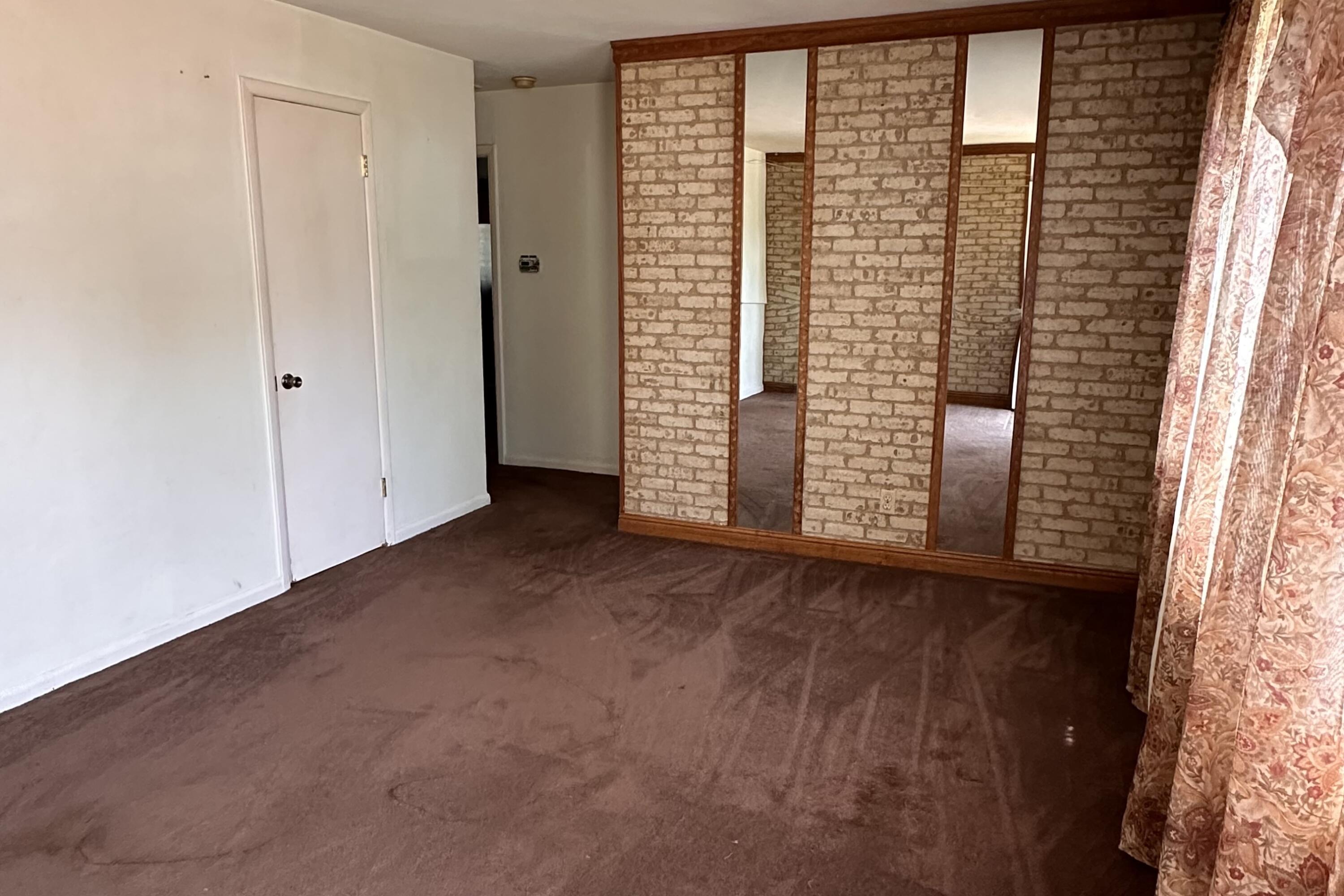Photo 2 - Residential for sale – 2007 W Water Street  Springfield, MO