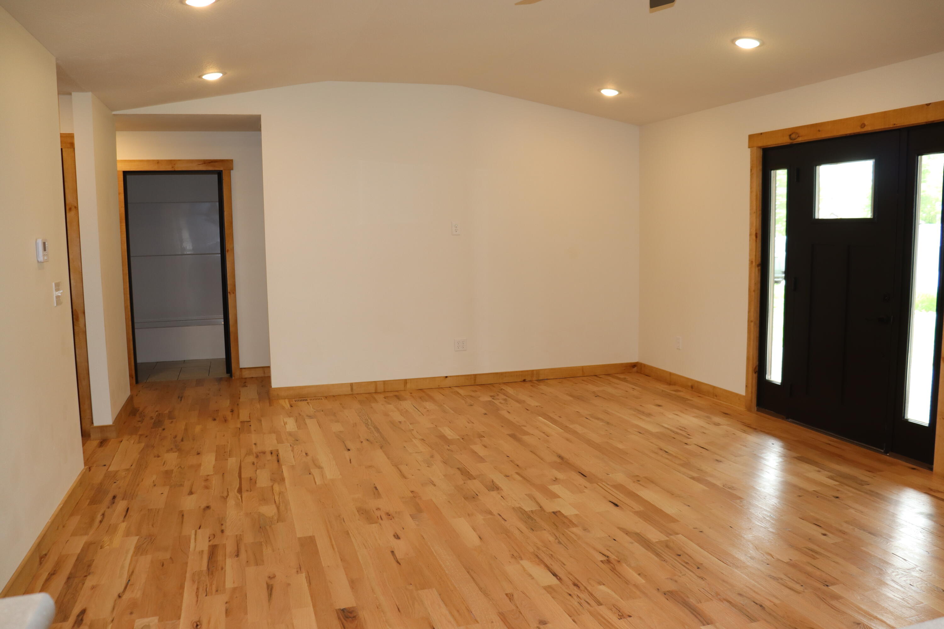 Photo 4 - Residential for sale – 204 W High Street  Mansfield, MO