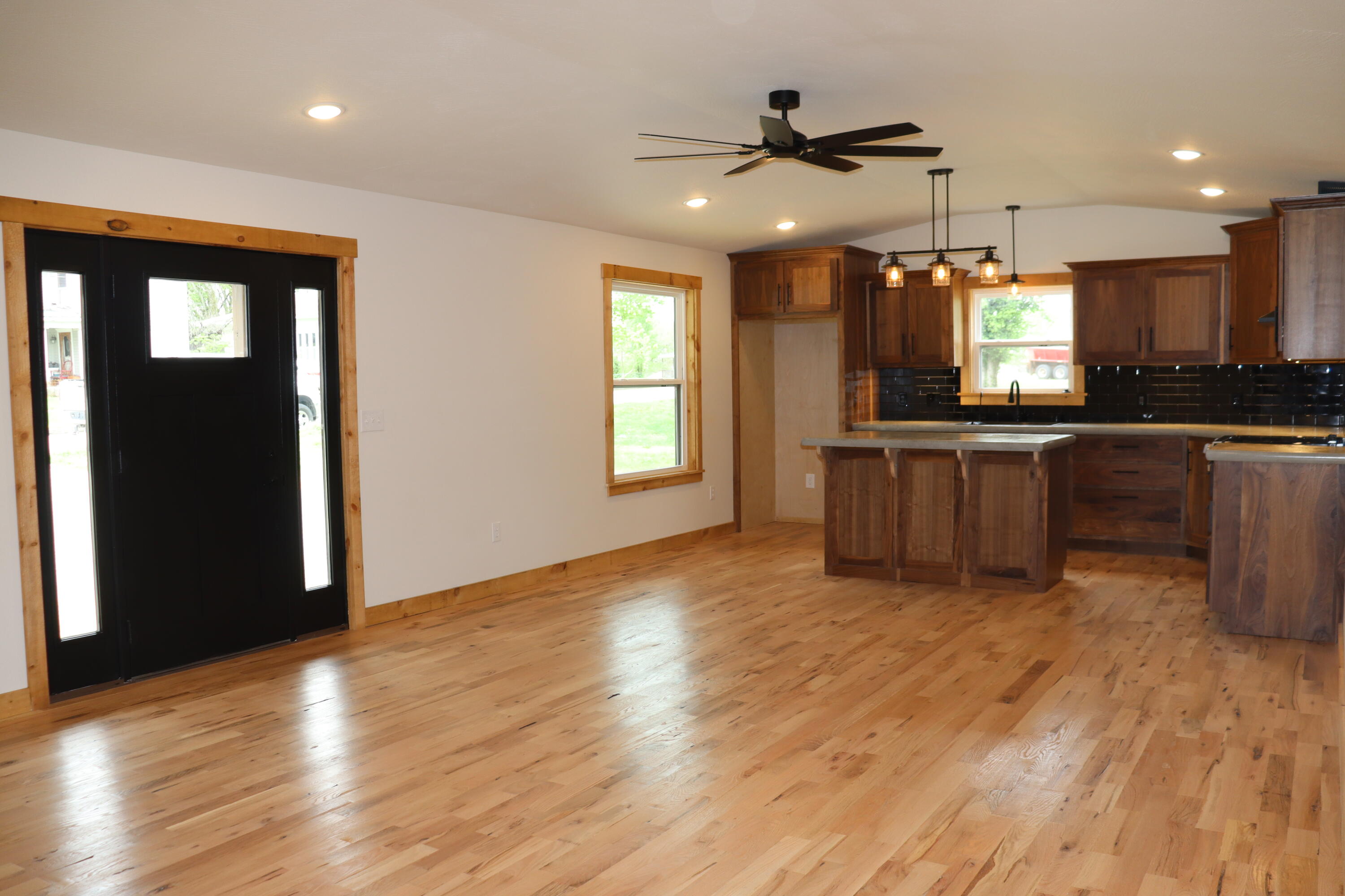 Photo 11 - Residential for sale – 204 W High Street  Mansfield, MO