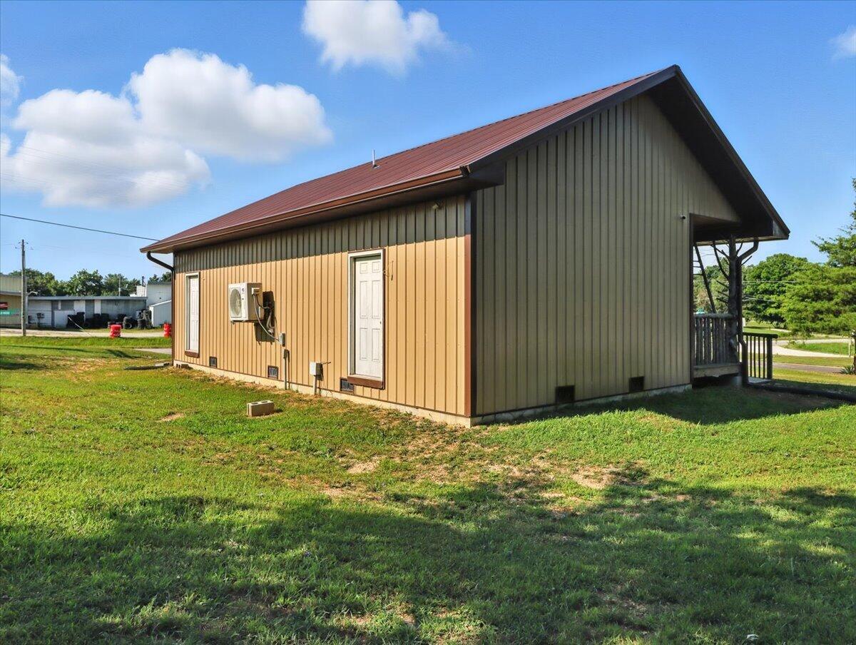 Photo 14 - Commercial Sale for sale – 401 N Busch Street  Mountain Grove, MO