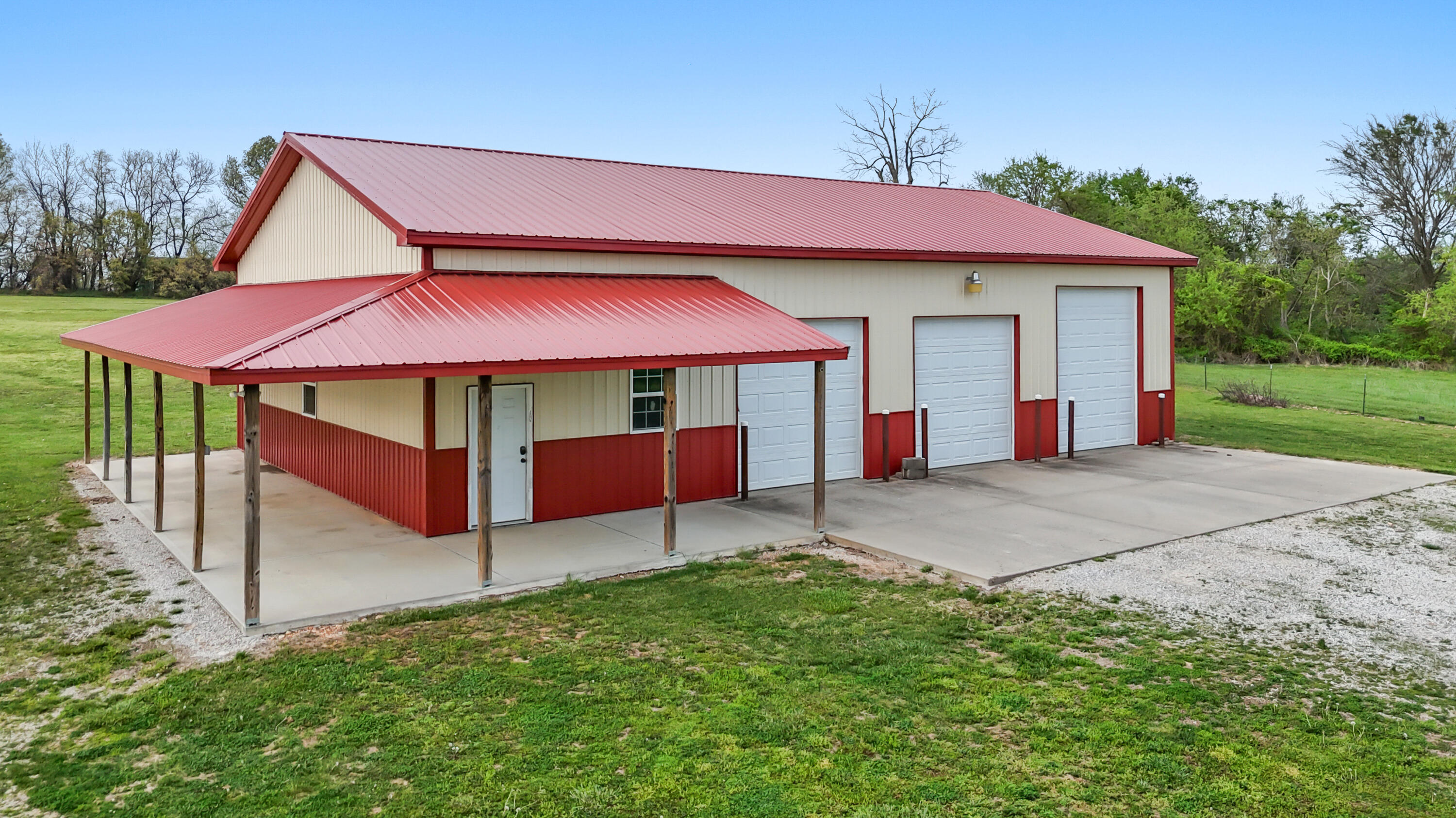 Photo 13 - Residential for sale – 19348  State Highway 76   Cassville, MO