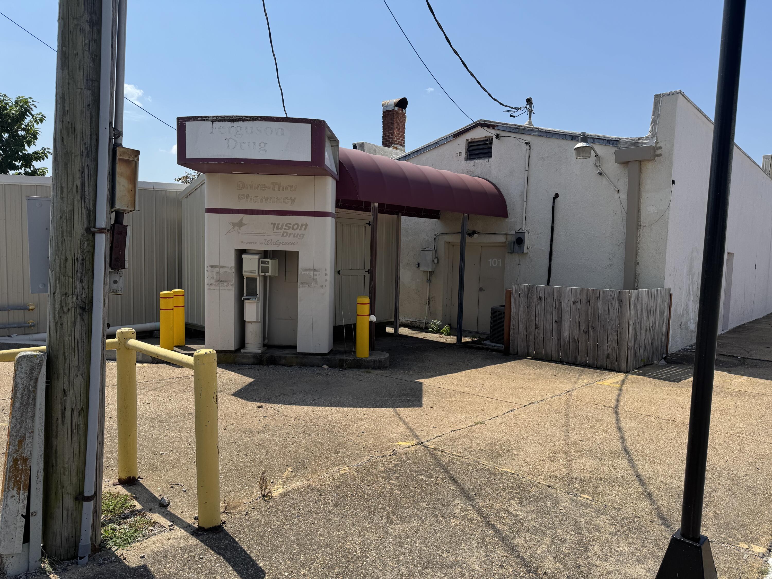 Photo 3 - Commercial Sale for sale – 101  East Main Street   Willow Springs, MO